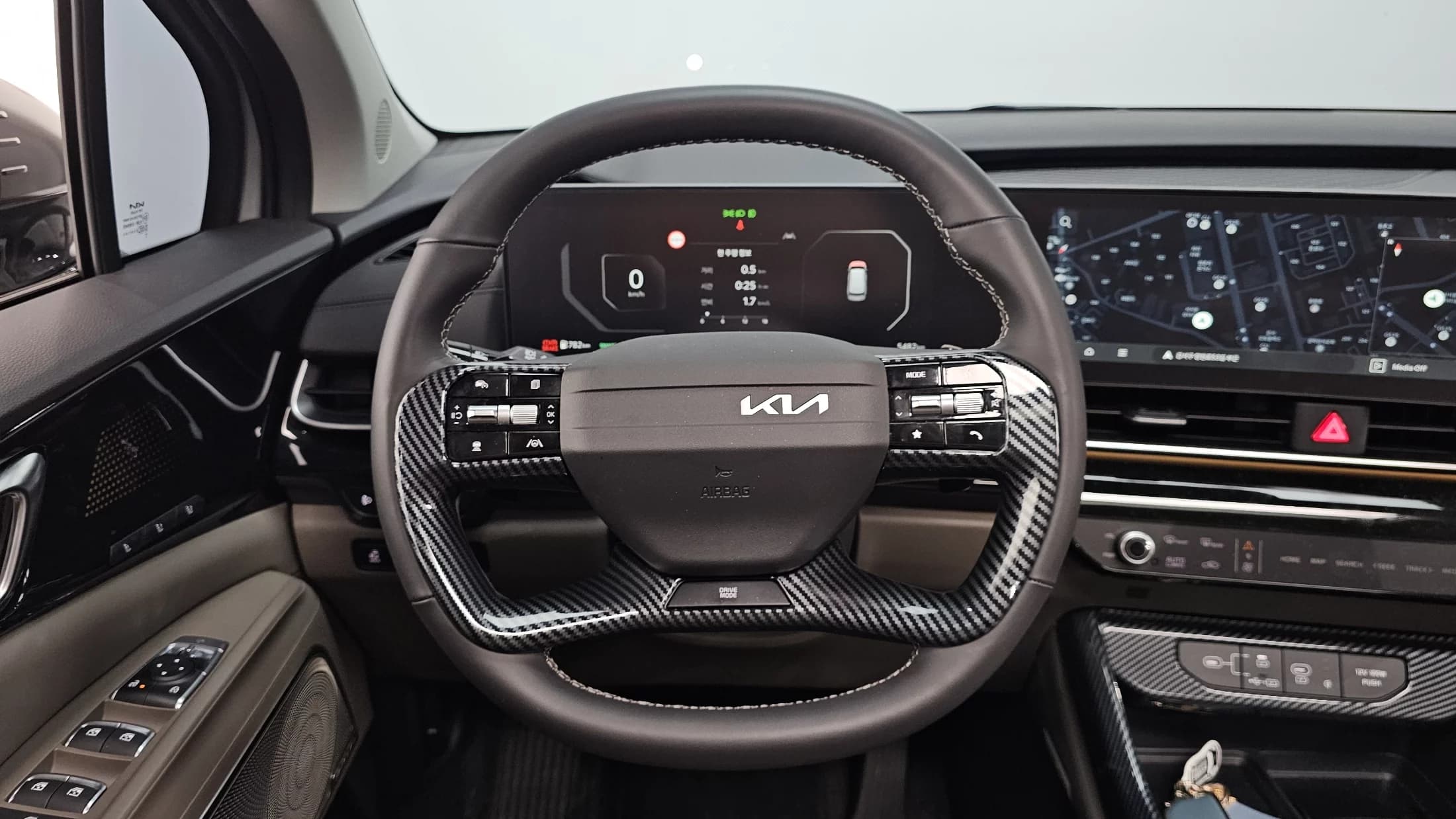 Kia Carnival 9-Seater Gravity, 2025 г. 5521 км. — фото 13