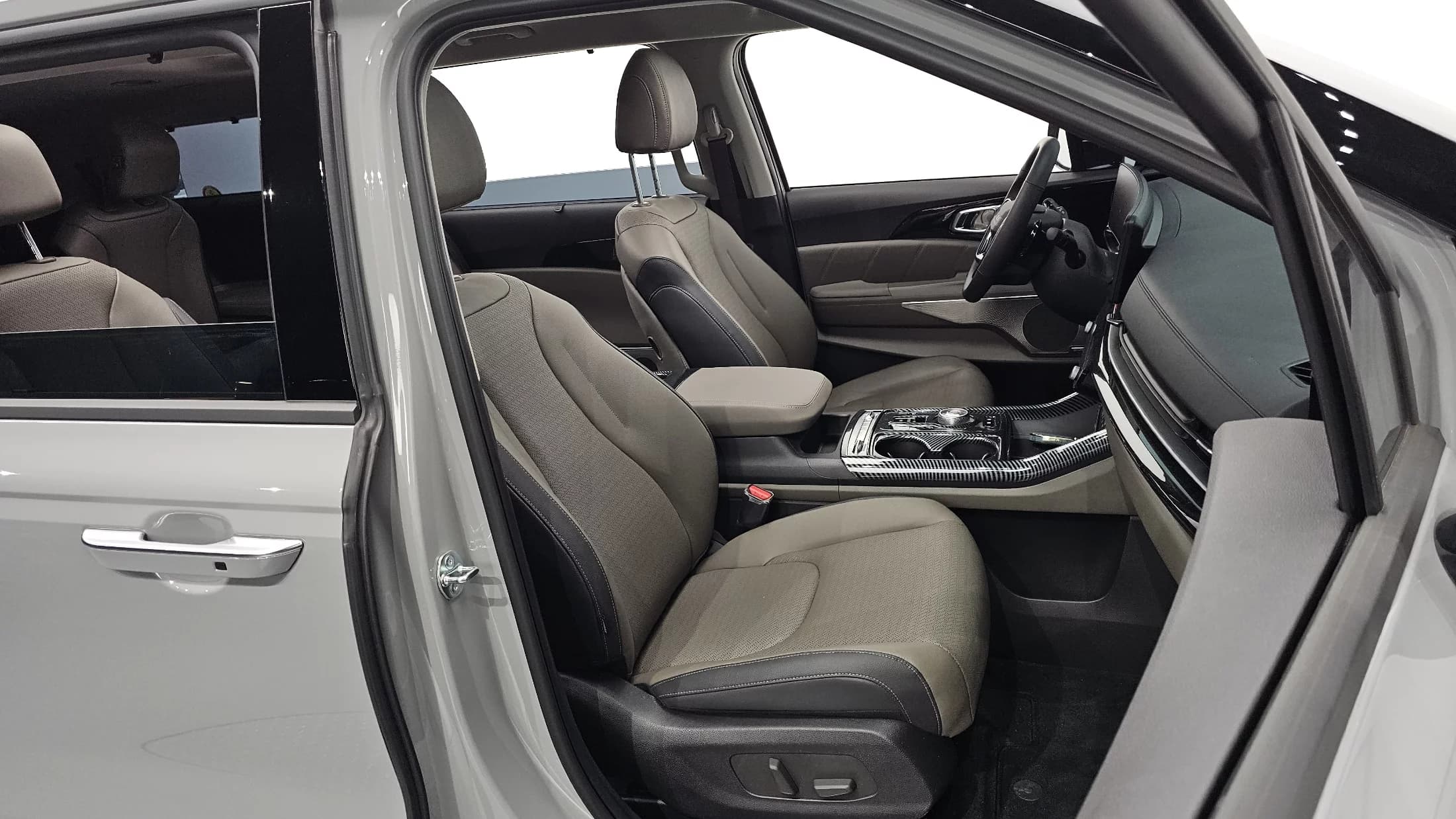 Kia Carnival 9-Seater Gravity, 2025 г. 5521 км. — фото 10