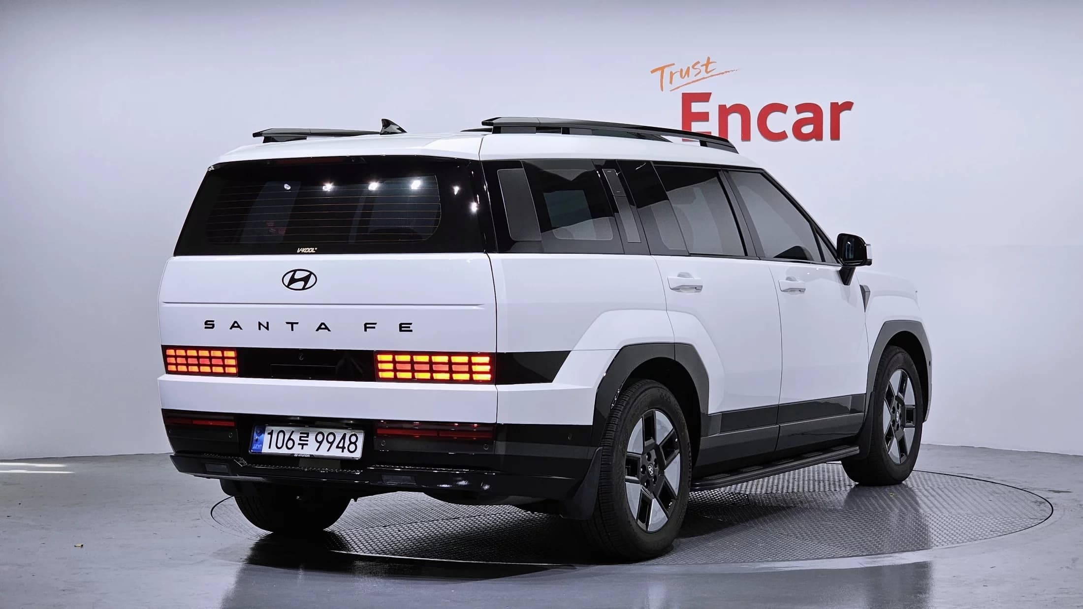 Hyundai Santa Fe HEV 1.6 2WD Calligraphy, гибрид, 2024 г. 20793 км.