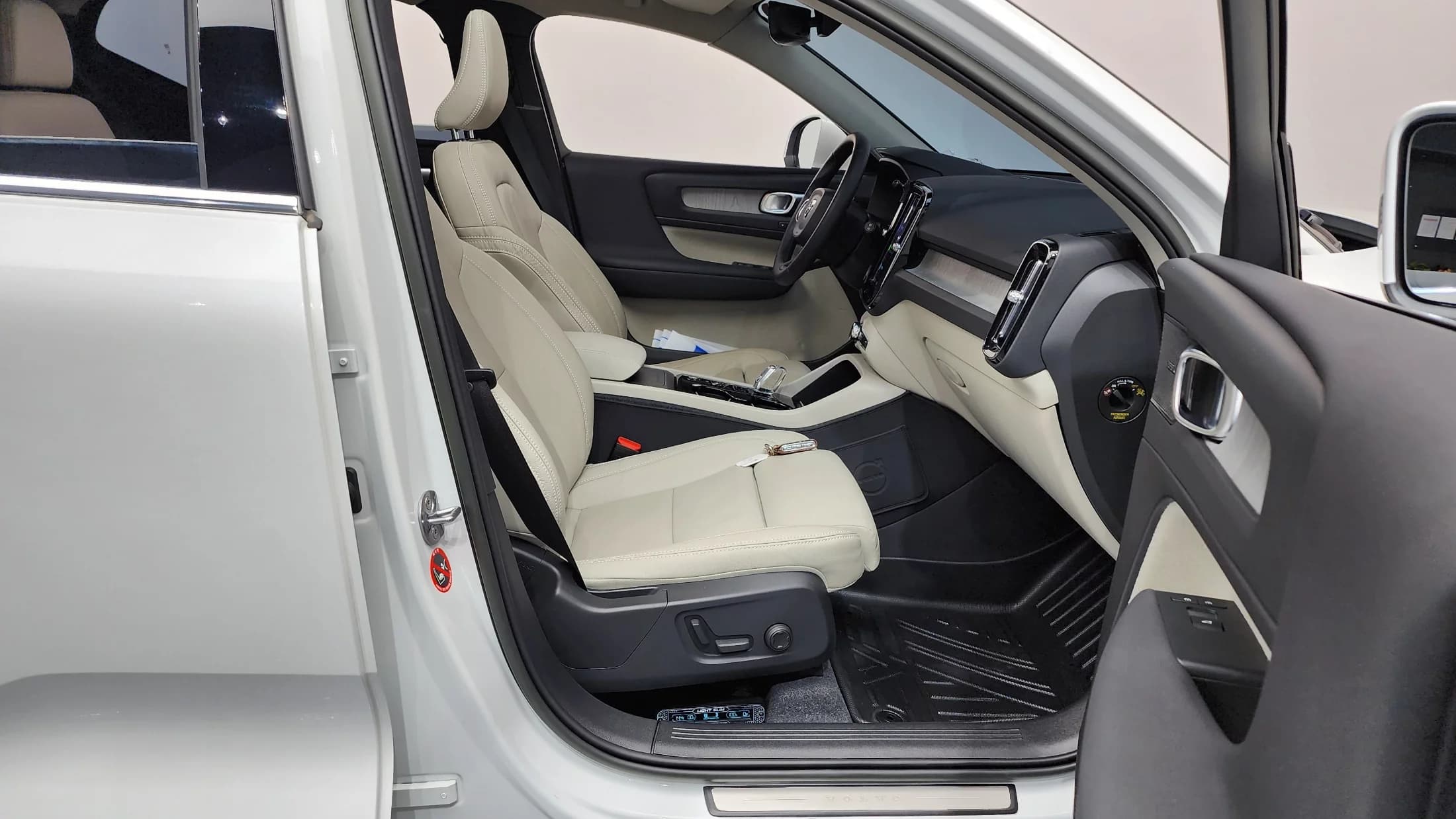 Volvo XC40 B4 Ultimate Bright, 2023 г. 11712 км. — фото 11
