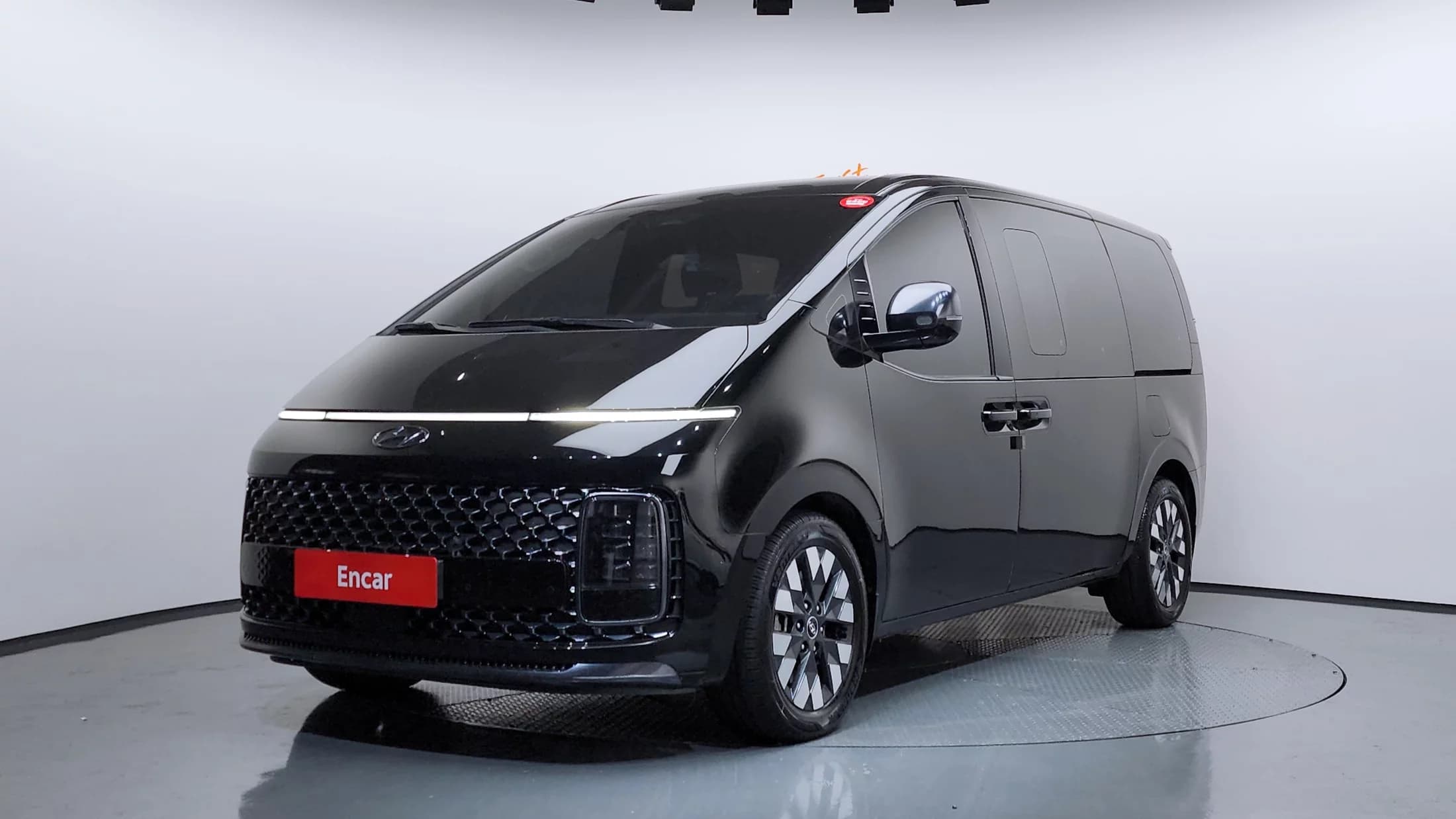 Hyundai Staria Lounge 9-Seater Inspiration, 2021 г. 125810 км.