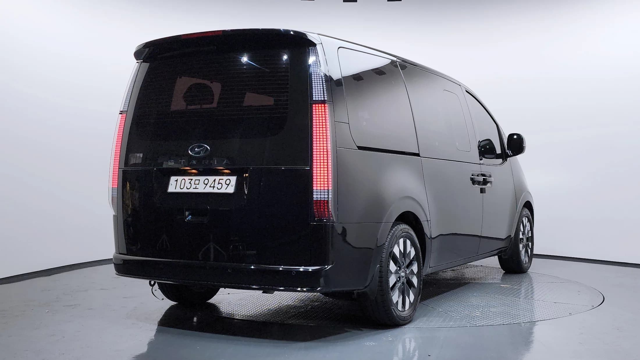 Hyundai Staria Lounge 9-Seater Inspiration, 2021 г. 125810 км. — фото 2