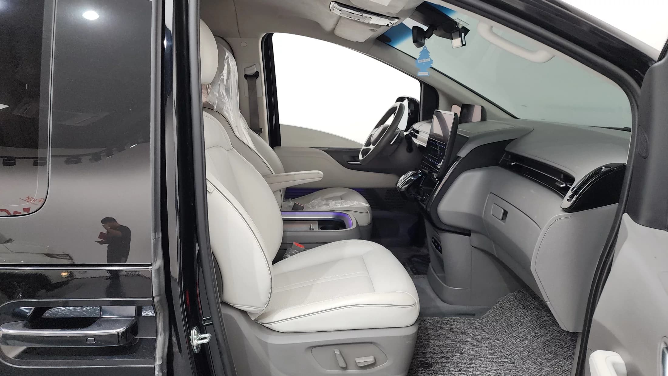Hyundai Staria Lounge 9-Seater Inspiration, 2021 г. 125810 км. — фото 11
