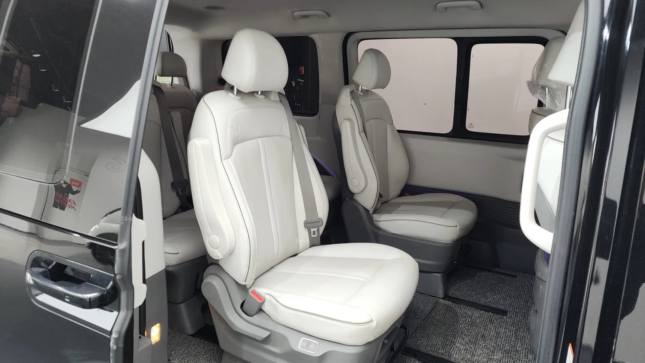 Hyundai Staria Lounge 9-Seater Inspiration, 2021 г. 125810 км. — фото 12