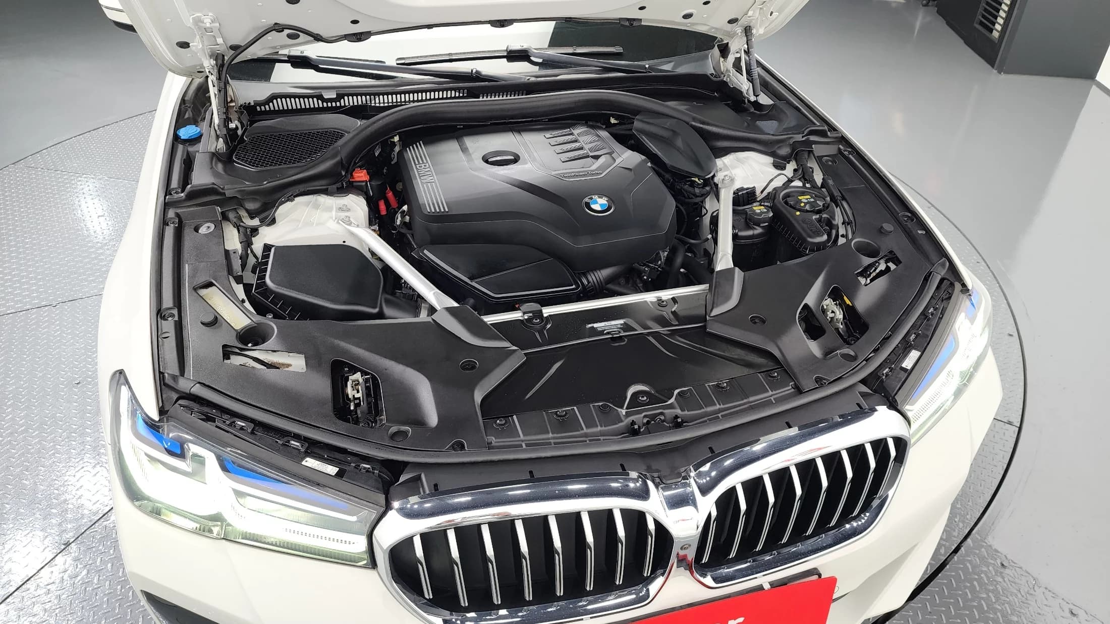 BMW 5-Series 530i M Sport Package, 2023 г. 42247 км. — фото 6
