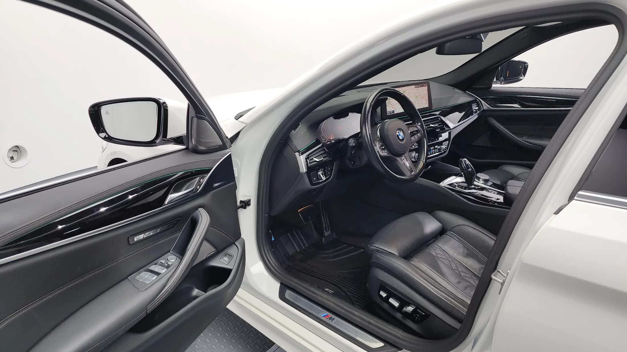 BMW 5-Series 530i M Sport Package, 2023 г. 42247 км. — фото 10