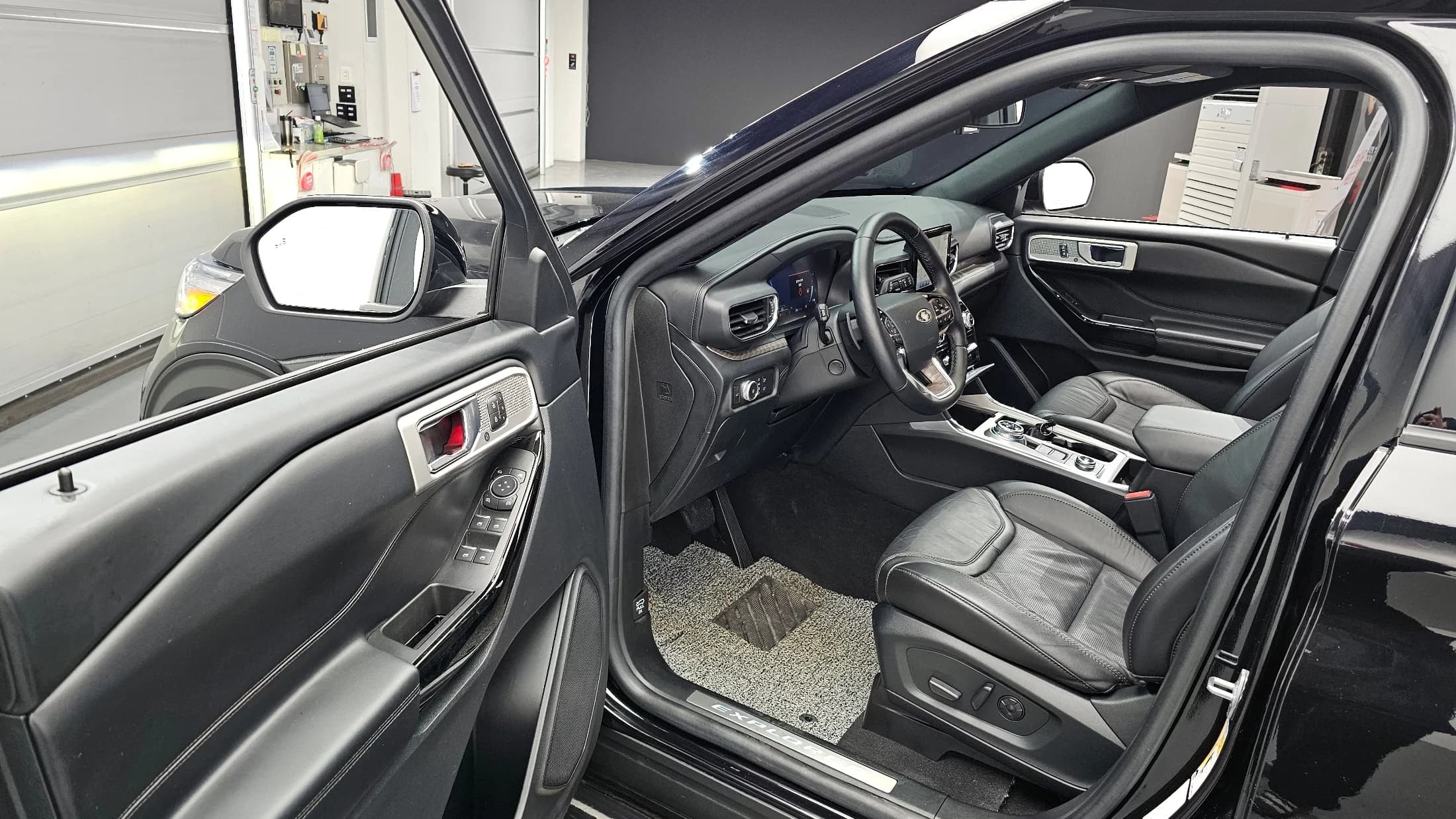 Ford EXPLORER 3.0 Platinum 4WD, 2021 г. 15112 км. — фото 11