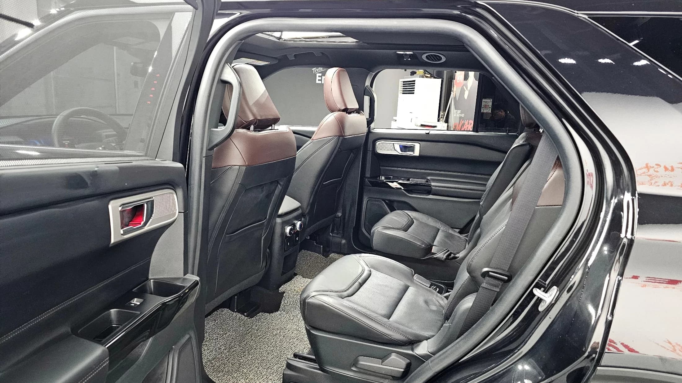 Ford EXPLORER 3.0 Platinum 4WD, 2021 г. 15112 км. — фото 12