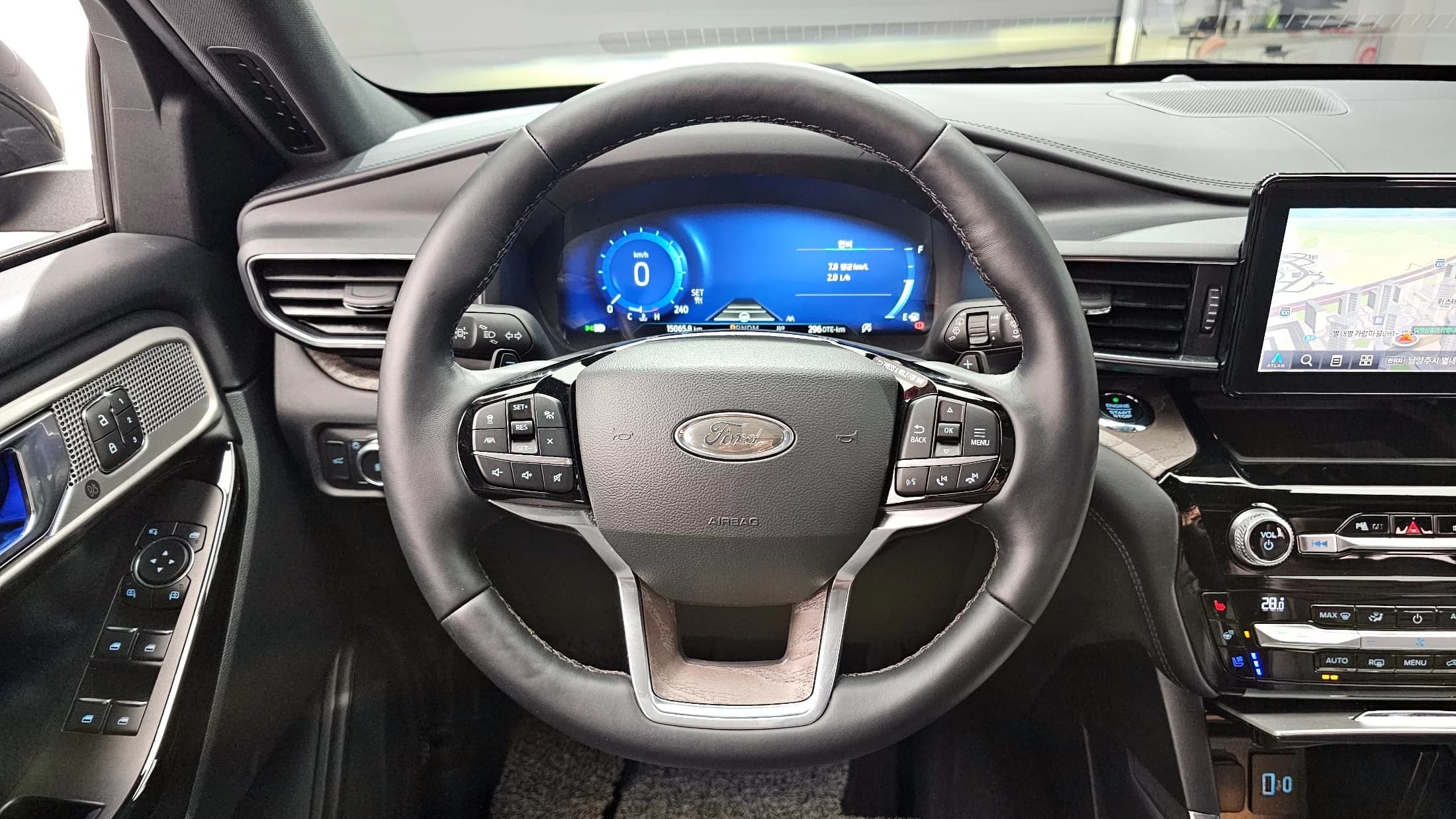 Ford EXPLORER 3.0 Platinum 4WD, 2021 г. 15112 км. — фото 13