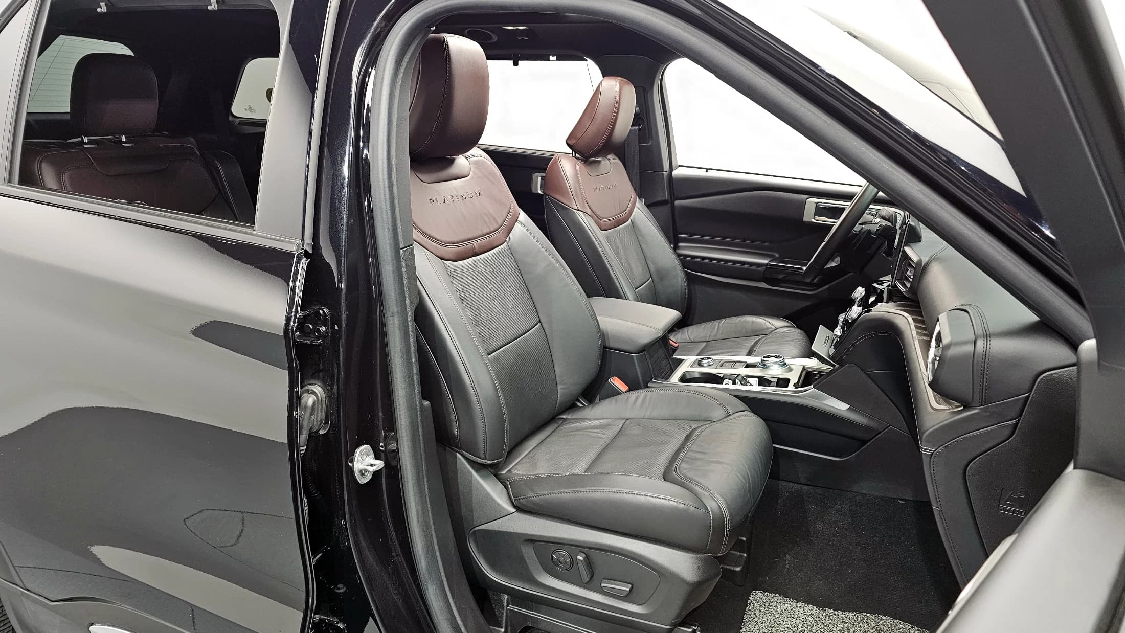Ford EXPLORER 3.0 Platinum 4WD, 2021 г. 15112 км. — фото 10