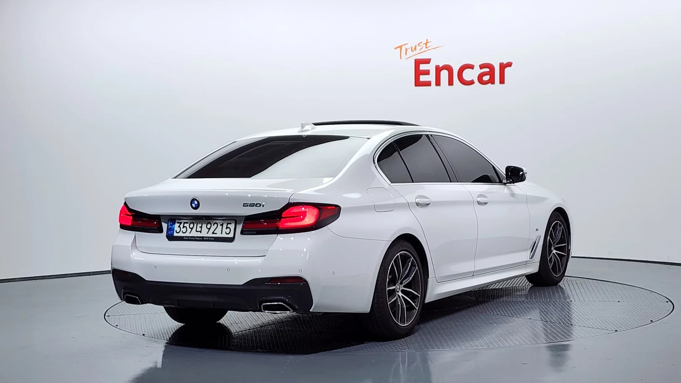 BMW 5-Series 520i M Sport, 2021 г. 30670 км. — фото 2