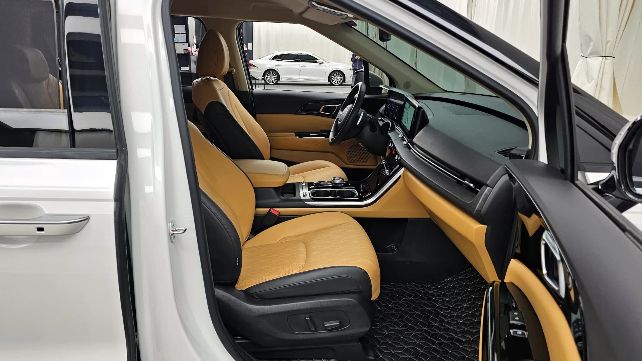 Kia Carnival 9-Seater Noblesse, 2022 г. 14255 км. — фото 11