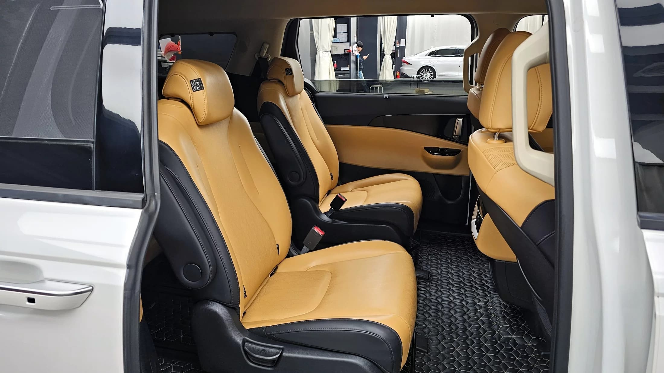 Kia Carnival 9-Seater Noblesse, 2022 г. 14255 км. — фото 12