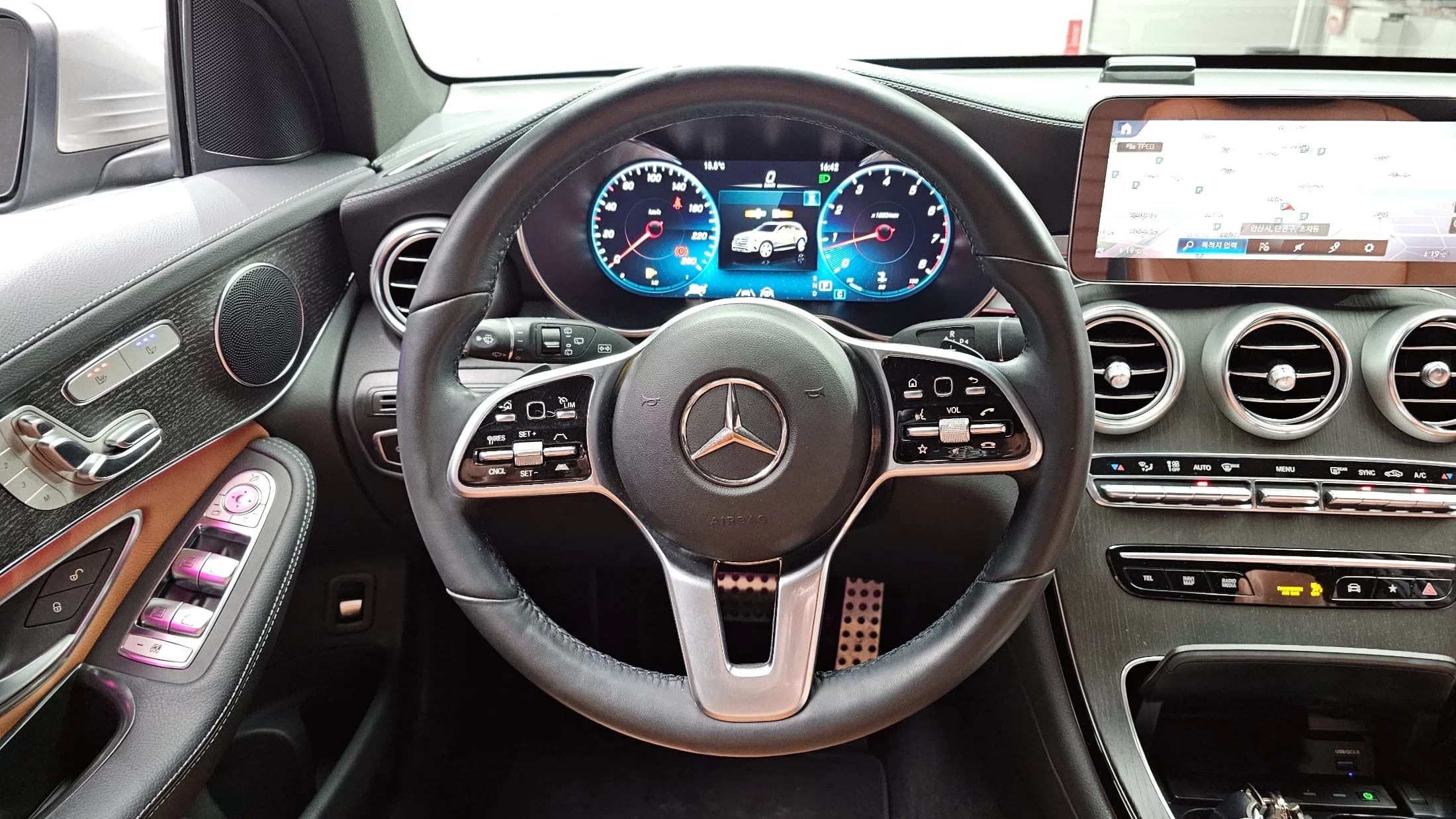 Mercedes-Benz GLC-Class GLC300 4MATIC, 2022 г. 66905 км. — фото 13