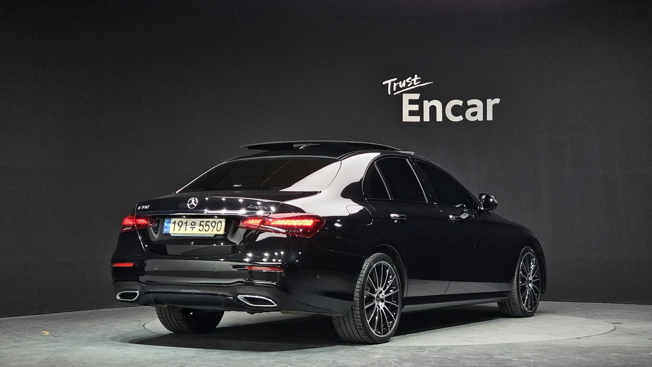 Mercedes-Benz E-Class E350 4MATIC AMG Line, 2023 г. 89481 км. — фото 2