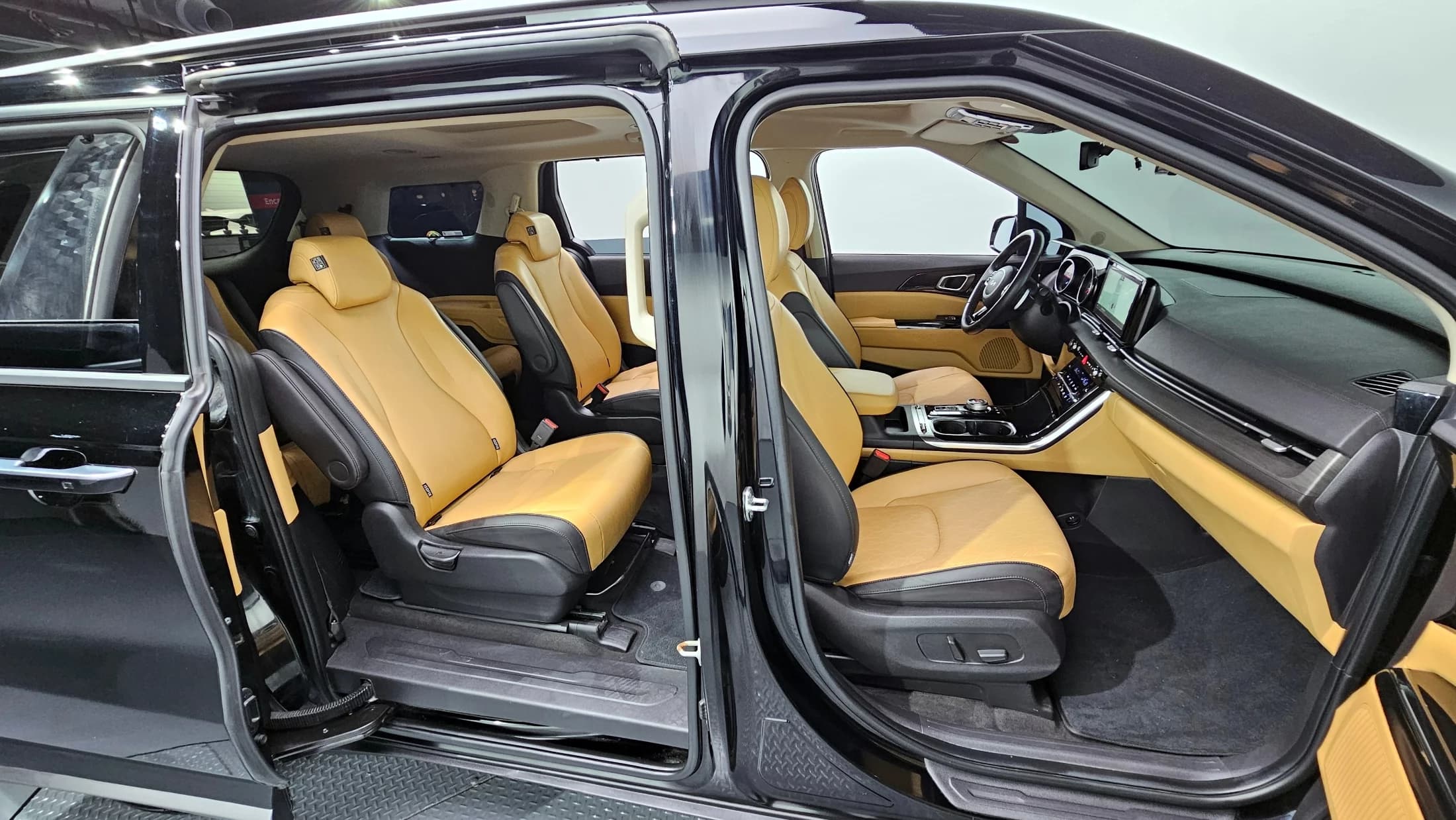 Kia Carnival 9-Seater Noblesse, 2023 г. 92311 км. — фото 12
