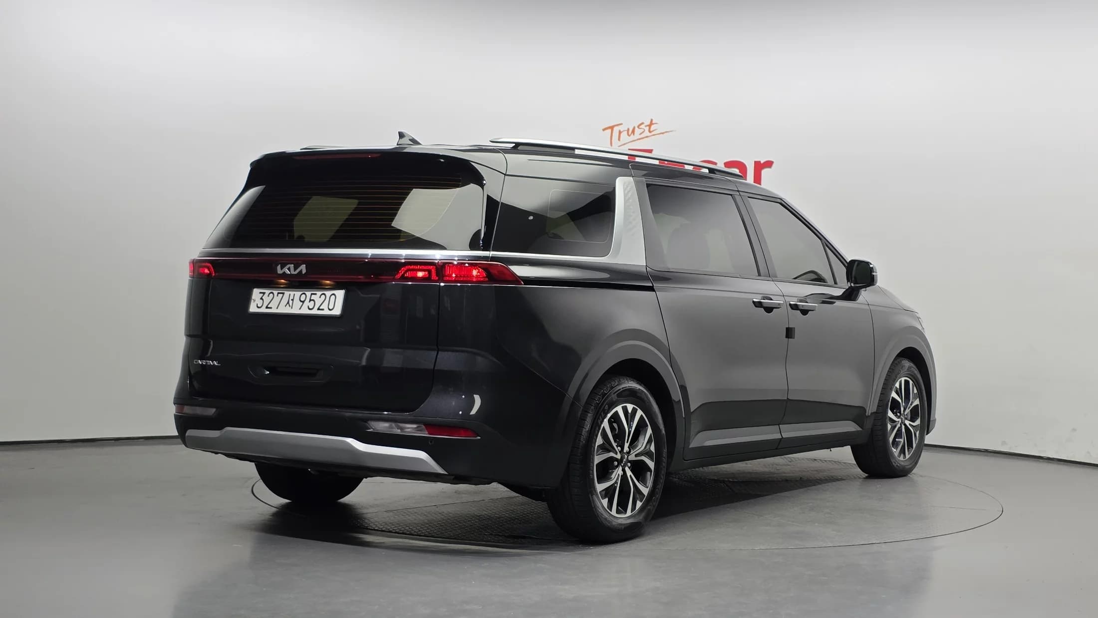 Kia Carnival 9-Seater Prestige, 2022 г. 153382 км. — фото 2