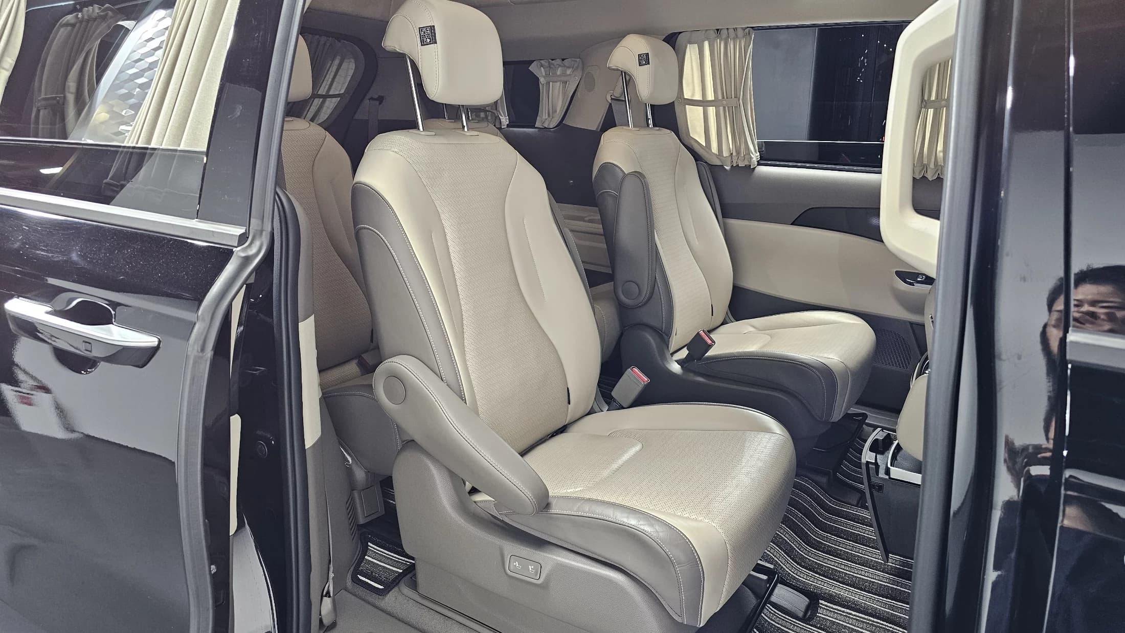 Kia Carnival Gasoline 9-Seater Hi-Limousine Signature, 2021 г. 24373 км. — фото 12