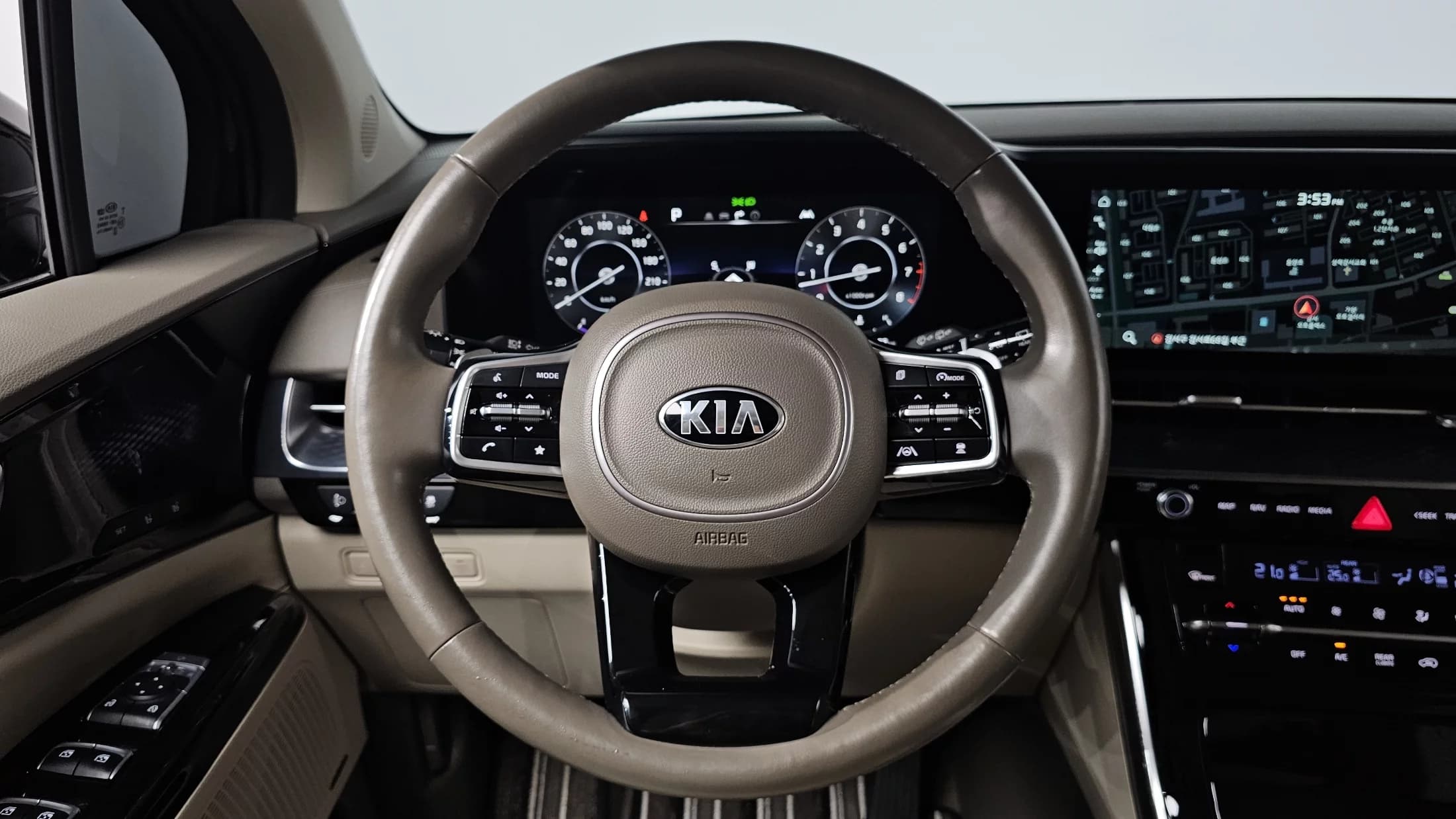 Kia Carnival Gasoline 9-Seater Hi-Limousine Signature, 2021 г. 24373 км. — фото 13