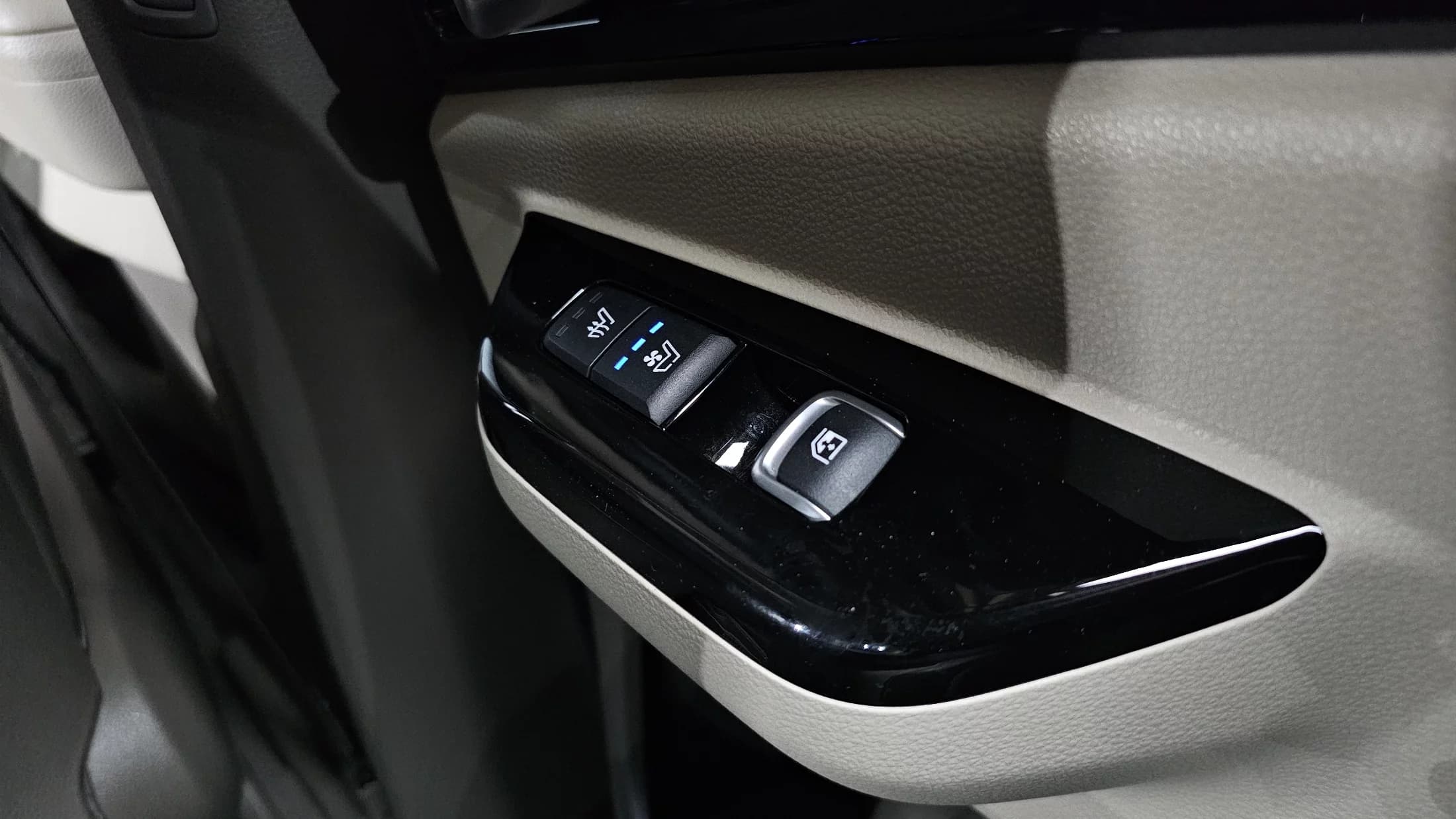 Kia Carnival Gasoline 9-Seater Hi-Limousine Signature, 2021 г. 24373 км. — фото 17