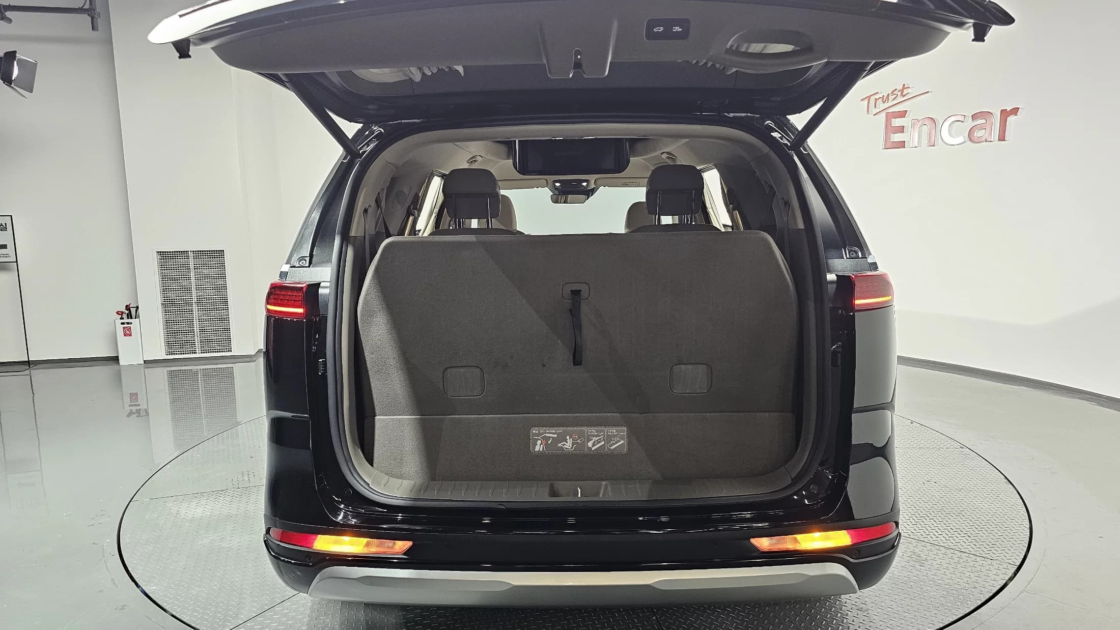 Kia Carnival Gasoline 9-Seater Hi-Limousine Signature, 2021 г. 24373 км. — фото 19