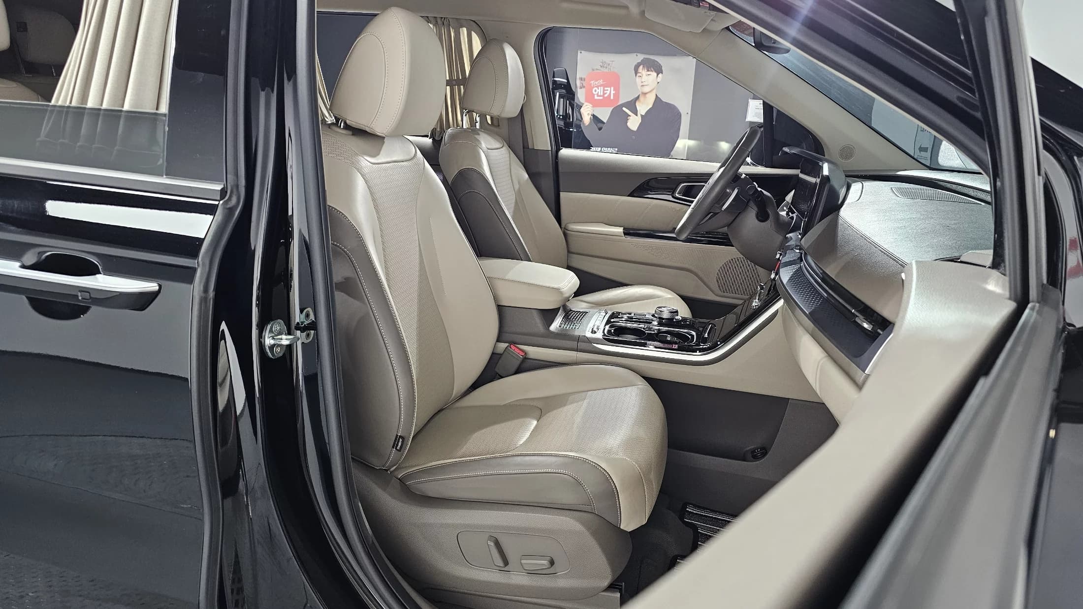 Kia Carnival Gasoline 9-Seater Hi-Limousine Signature, 2021 г. 24373 км. — фото 10