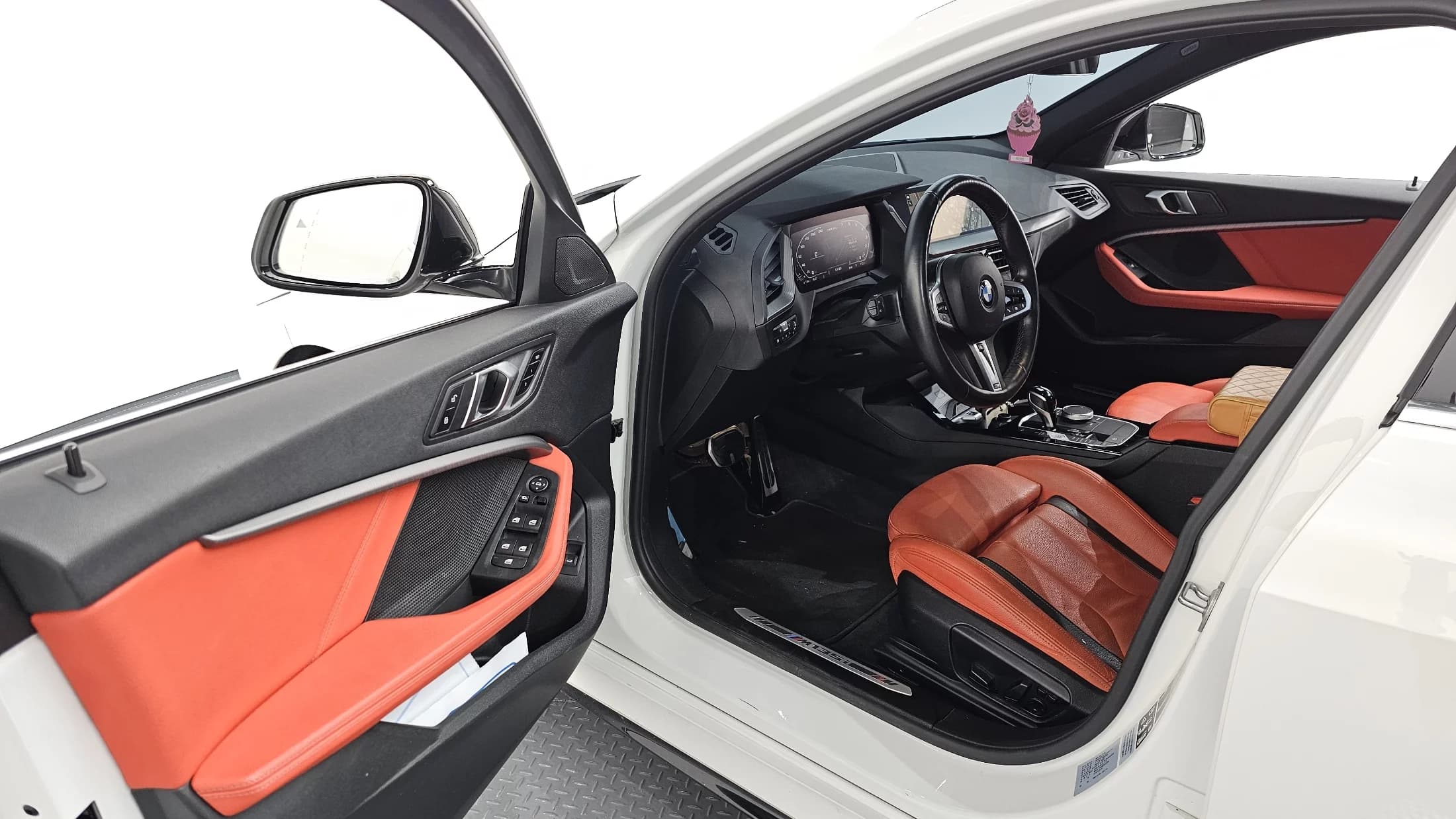 BMW 1-Series M135i xDrive, 2023 г. 32172 км. — фото 10