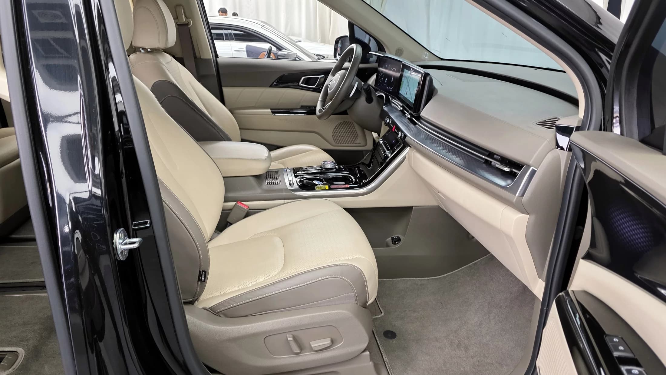 Kia Carnival Gasoline 7-Seater Hi-Limousine Signature, 2022 г. 47477 км. — фото 11
