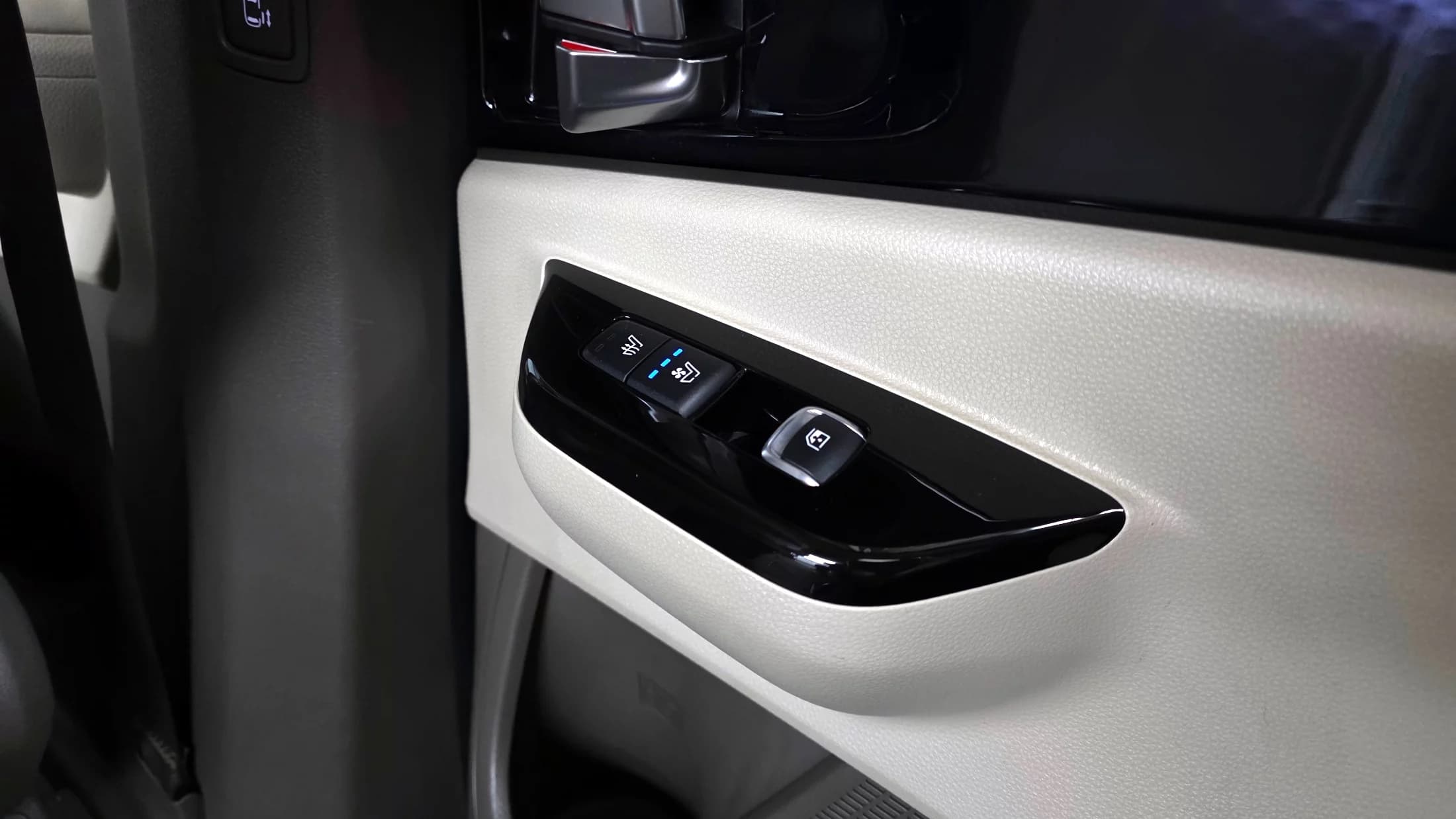 Kia Carnival Gasoline 7-Seater Hi-Limousine Signature, 2022 г. 47477 км. — фото 19