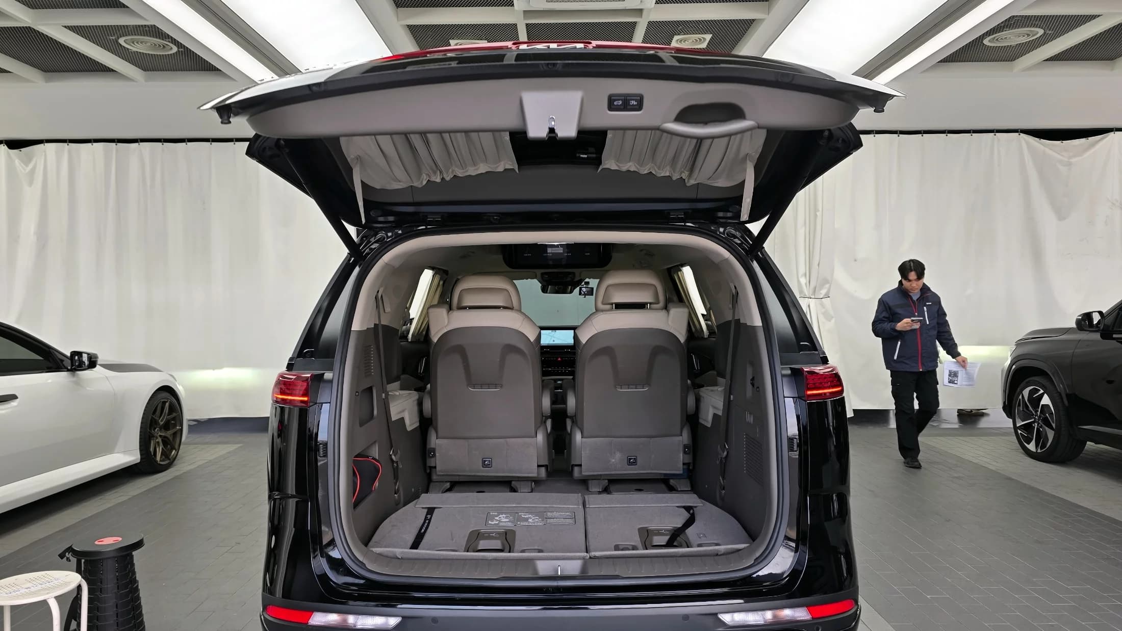 Kia Carnival Gasoline 7-Seater Hi-Limousine Signature, 2022 г. 47477 км. — фото 20