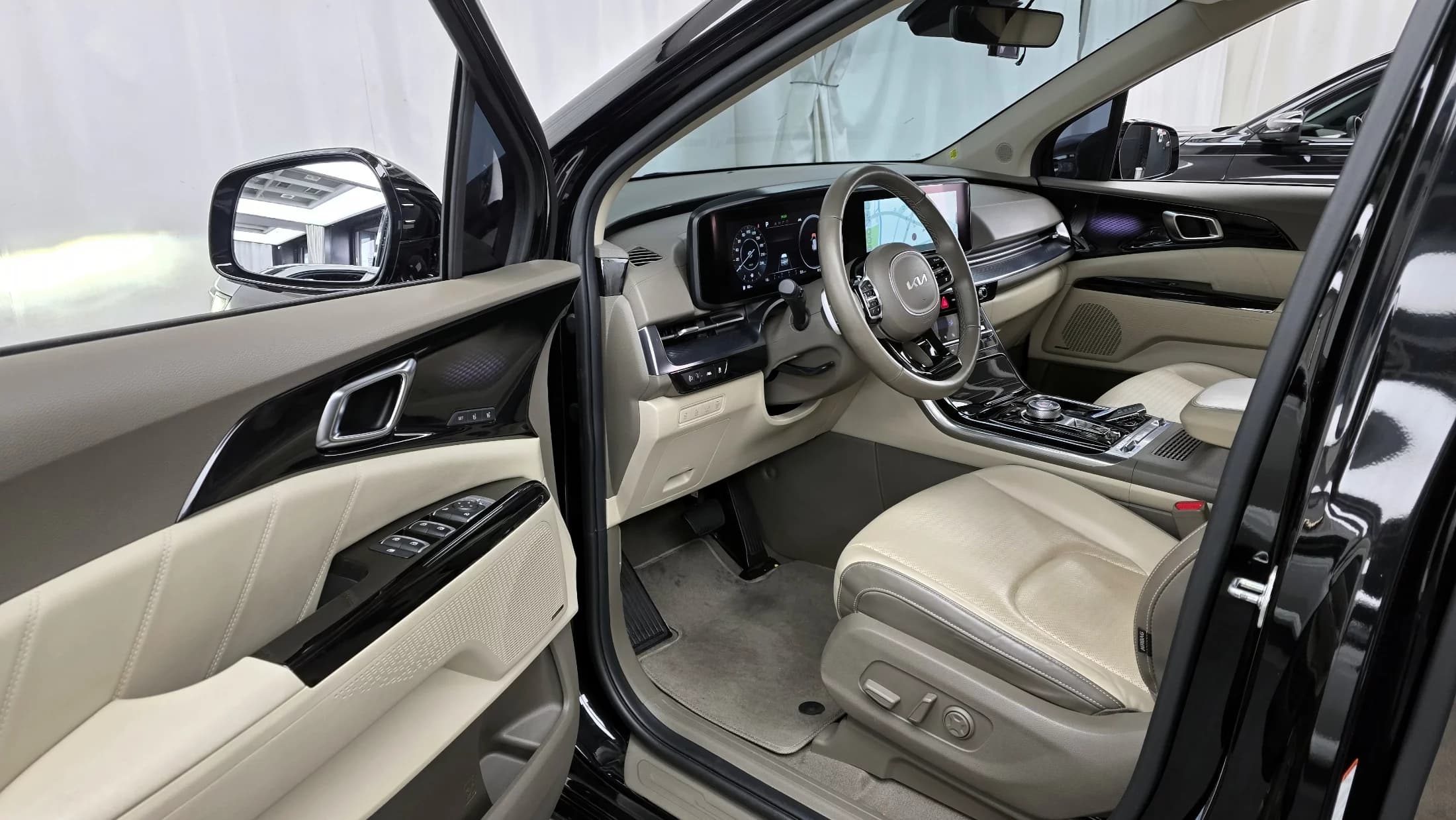 Kia Carnival Gasoline 7-Seater Hi-Limousine Signature, 2022 г. 47477 км. — фото 10