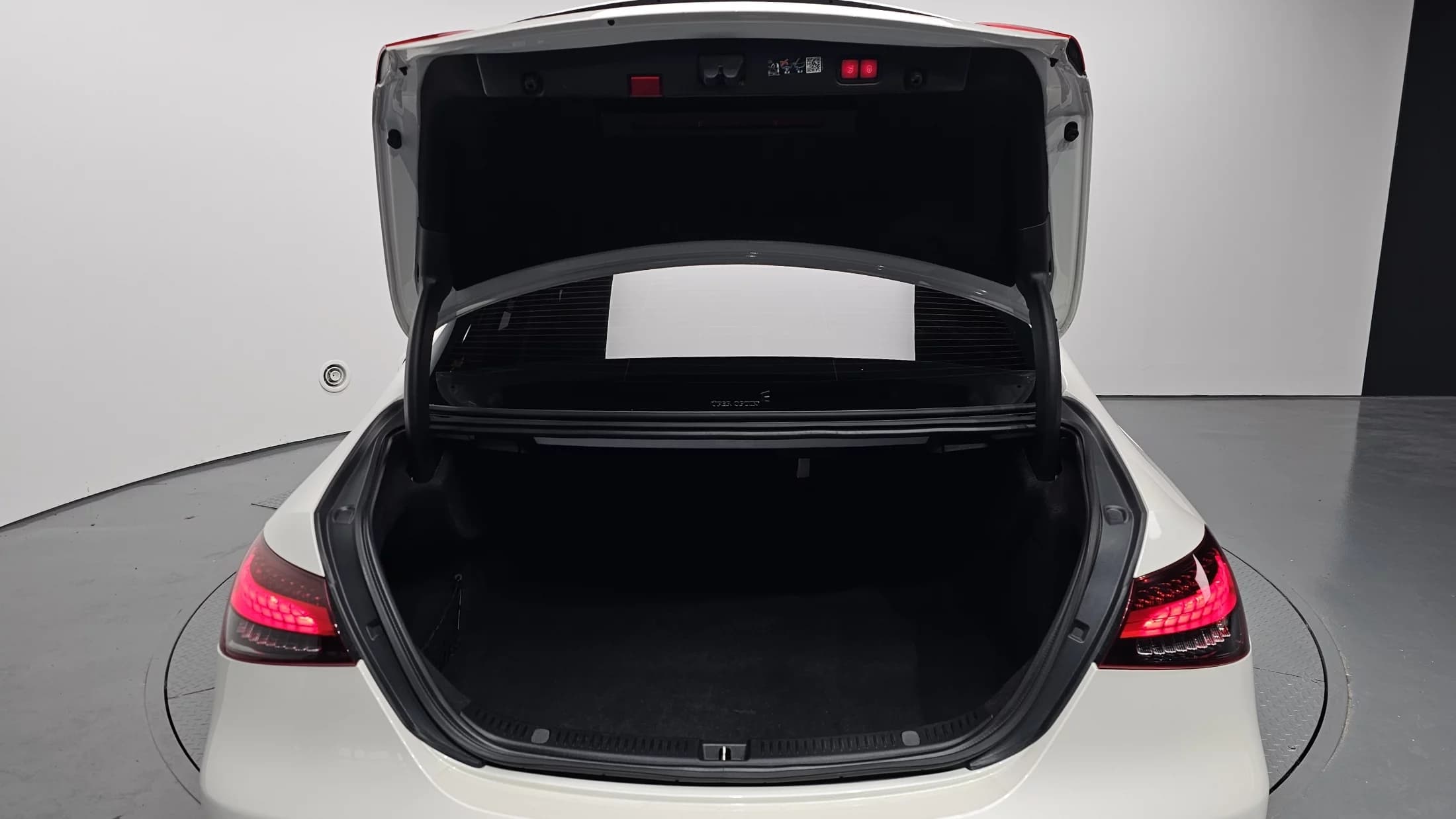 Mercedes-Benz E-Class E350 4MATIC AMG Line, 2023 г. 64736 км. — фото 20