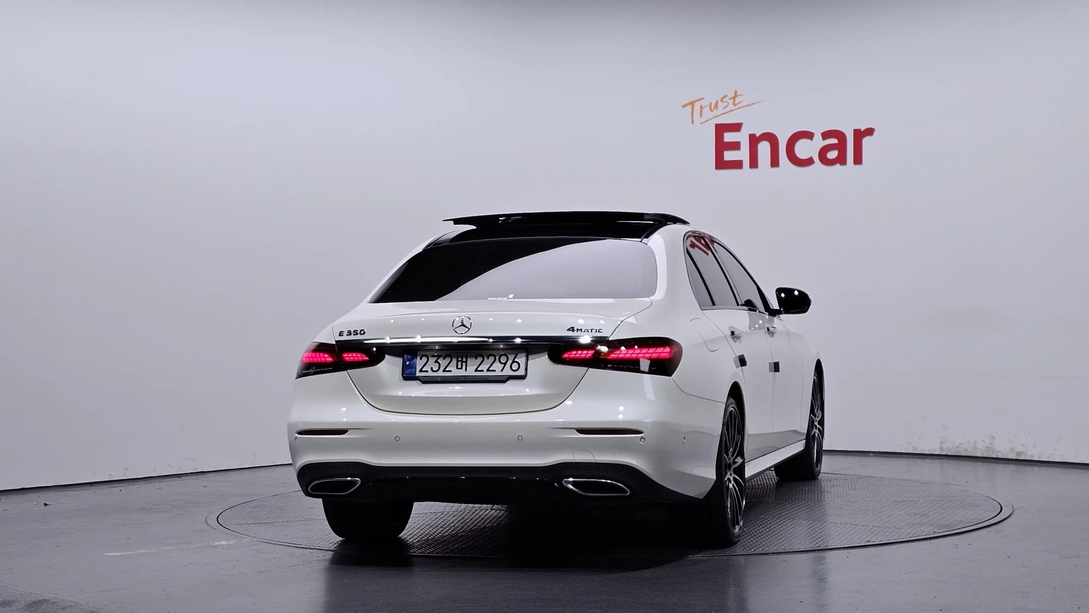 Mercedes-Benz E-Class E350 4MATIC AMG Line, 2023 г. 64736 км. — фото 4