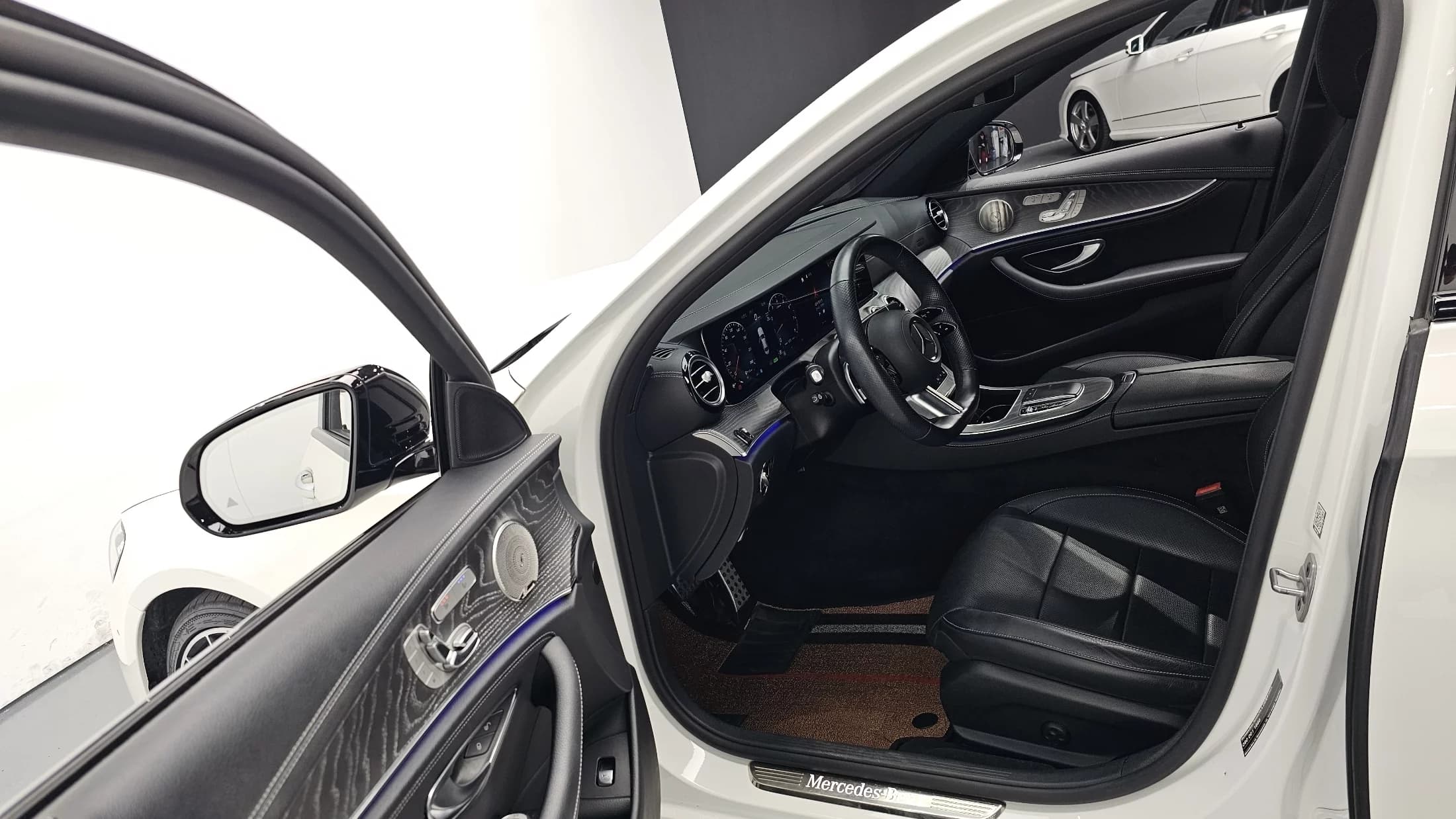 Mercedes-Benz E-Class E350 4MATIC AMG Line, 2023 г. 64736 км. — фото 10