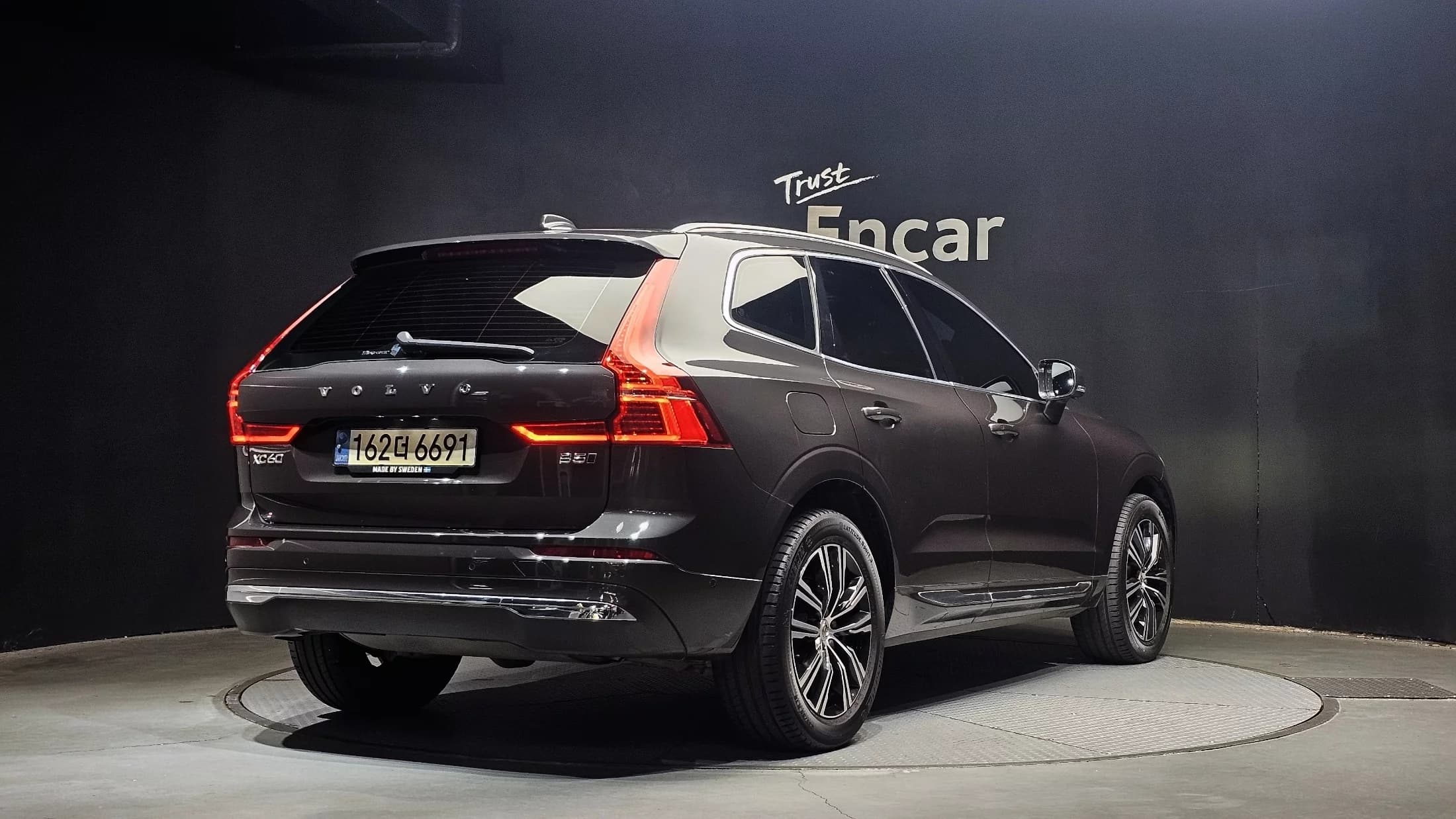 Volvo XC60 B5 Inscription, 2022 г. 45913 км. — фото 2