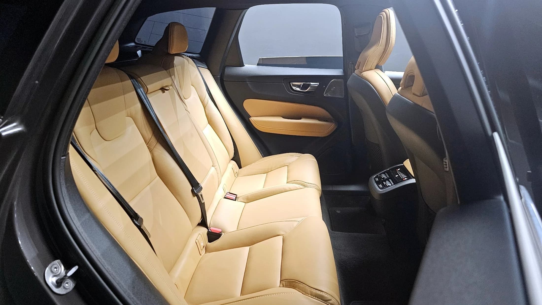 Volvo XC60 B5 Inscription, 2022 г. 45913 км. — фото 12