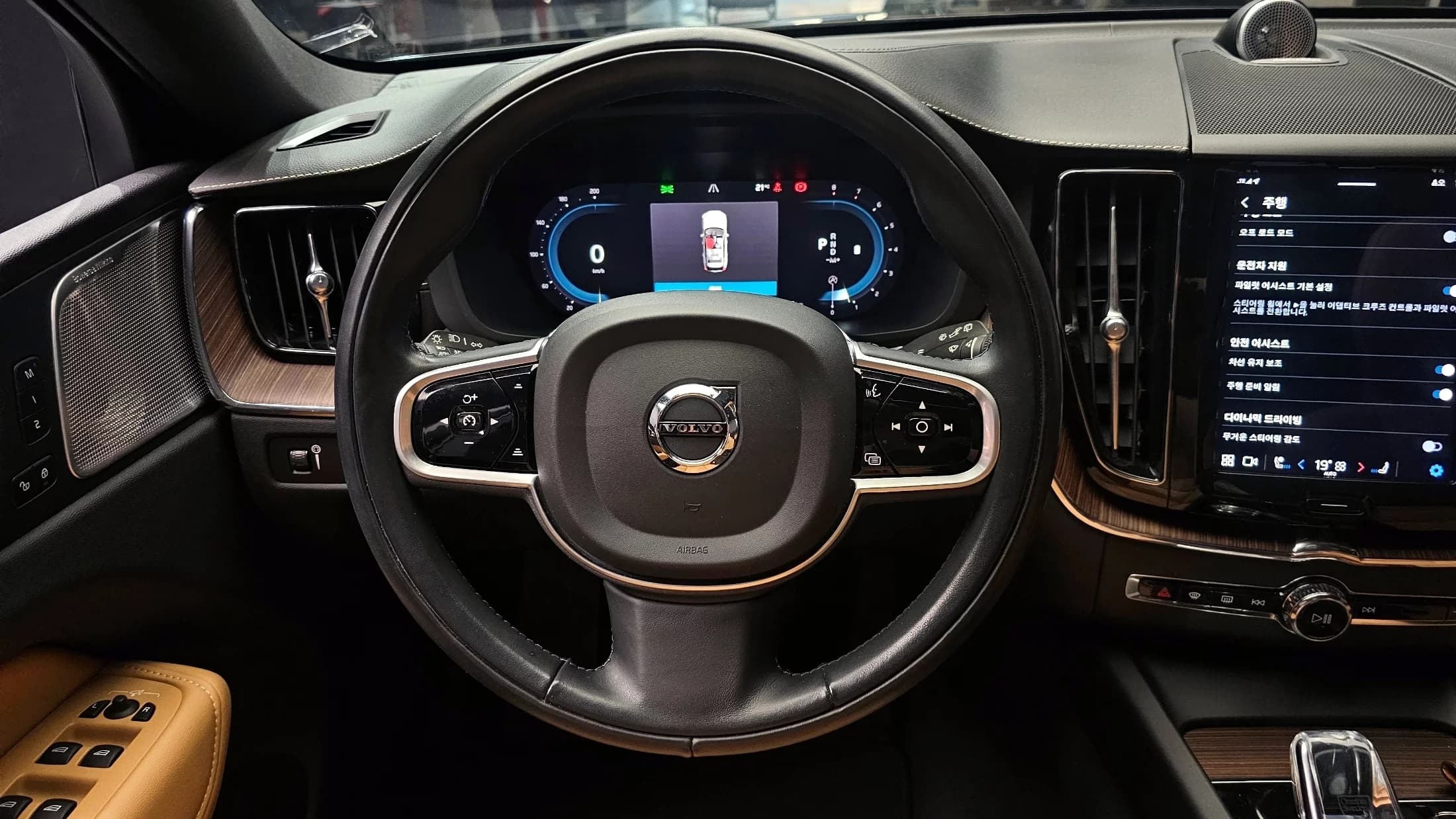 Volvo XC60 B5 Inscription, 2022 г. 45913 км. — фото 13