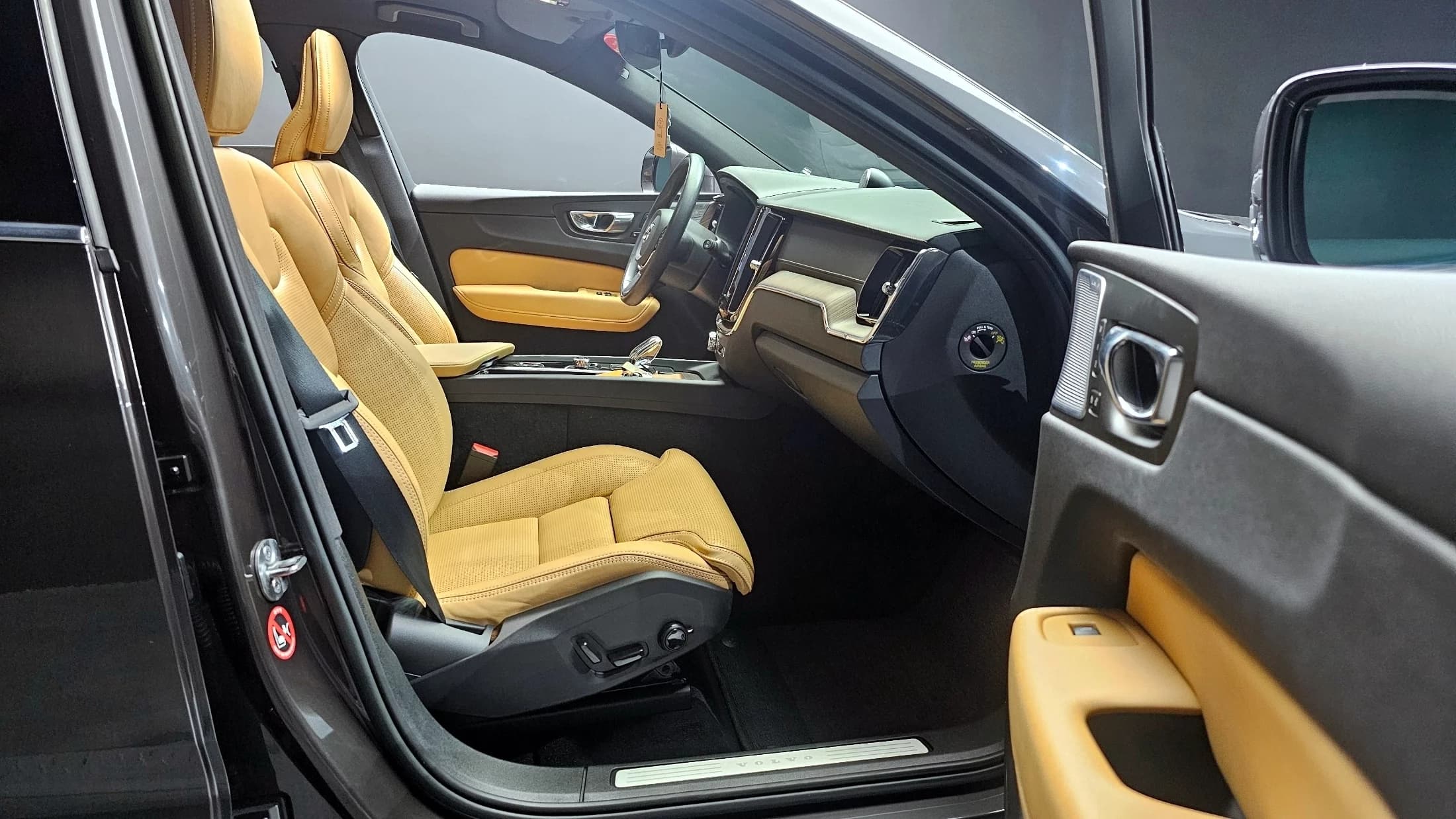 Volvo XC60 B5 Inscription, 2022 г. 45913 км. — фото 10