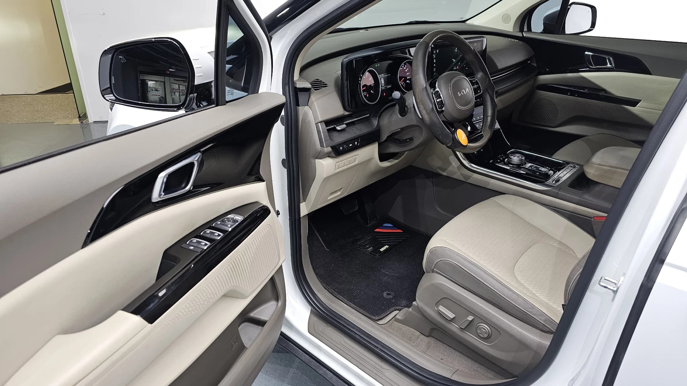 Kia Carnival Gasoline 9-Seater Noblesse, 2023 г. 68870 км. — фото 12
