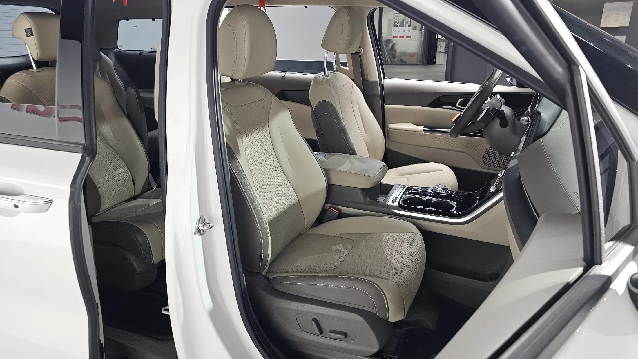 Kia Carnival Gasoline 9-Seater Noblesse, 2023 г. 68870 км. — фото 10