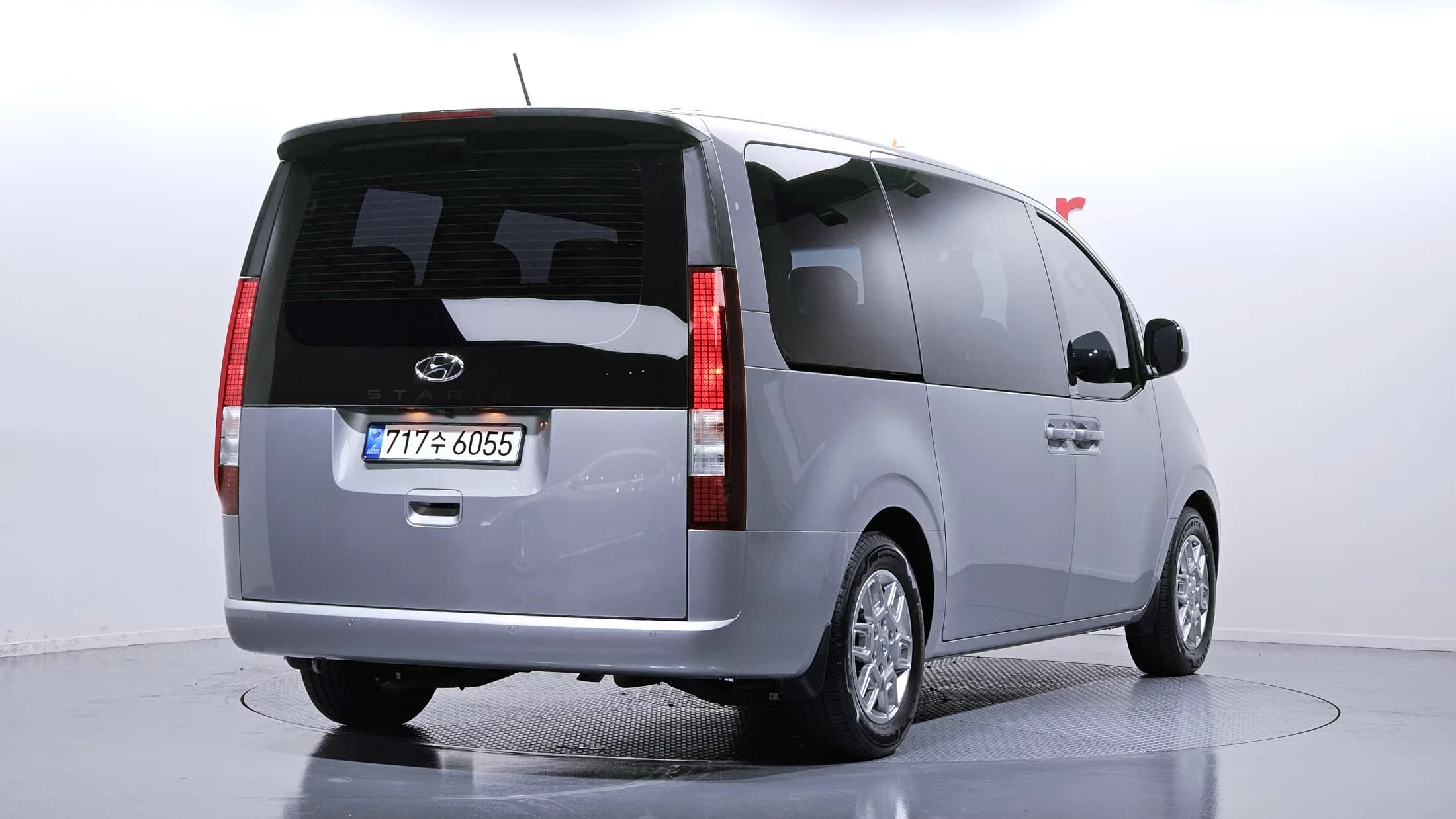 Hyundai Staria Tourer 11-Seater Modern, 2022 г. 30103 км. — фото 2
