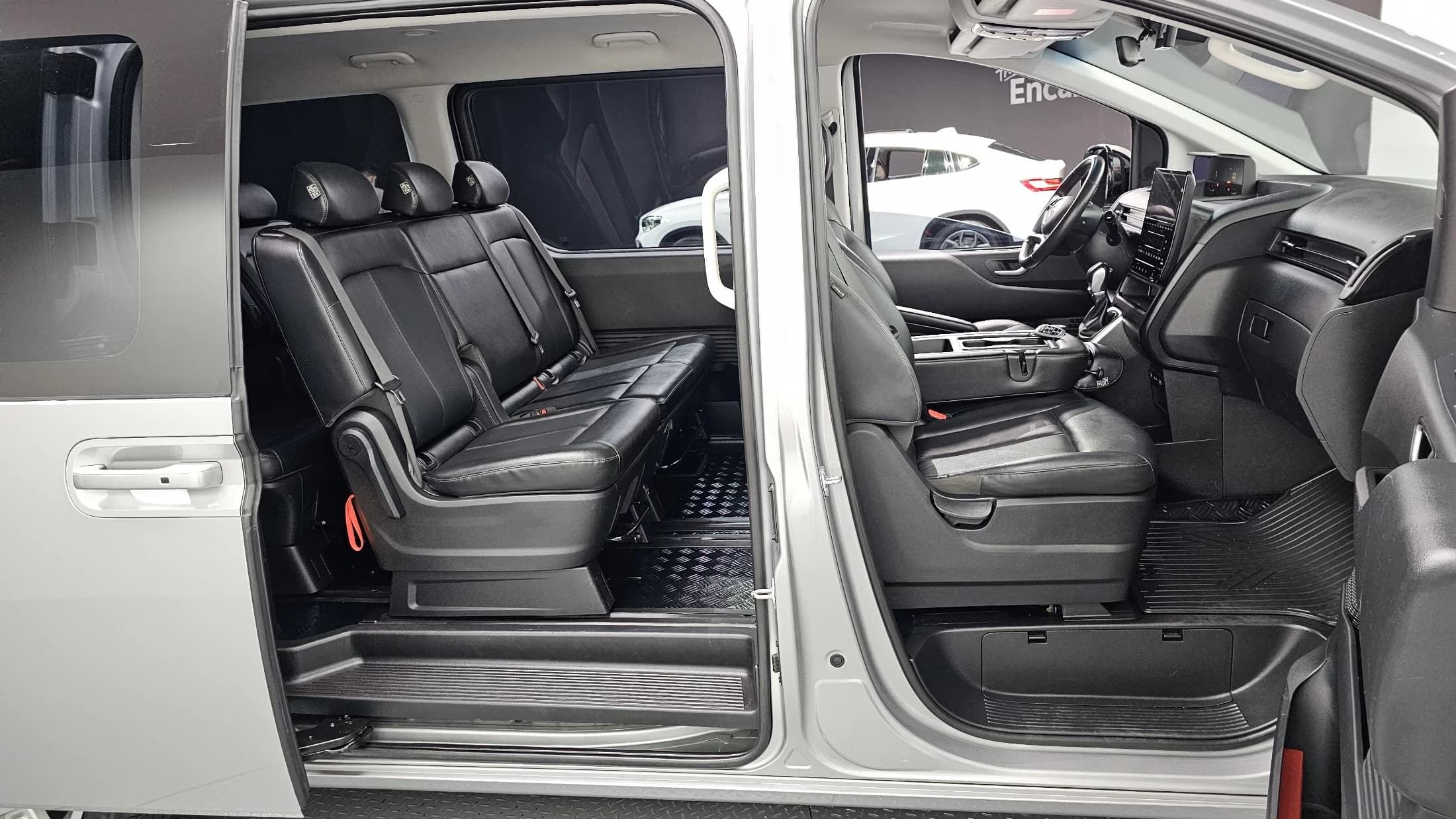 Hyundai Staria Tourer 11-Seater Modern, 2022 г. 30103 км. — фото 16
