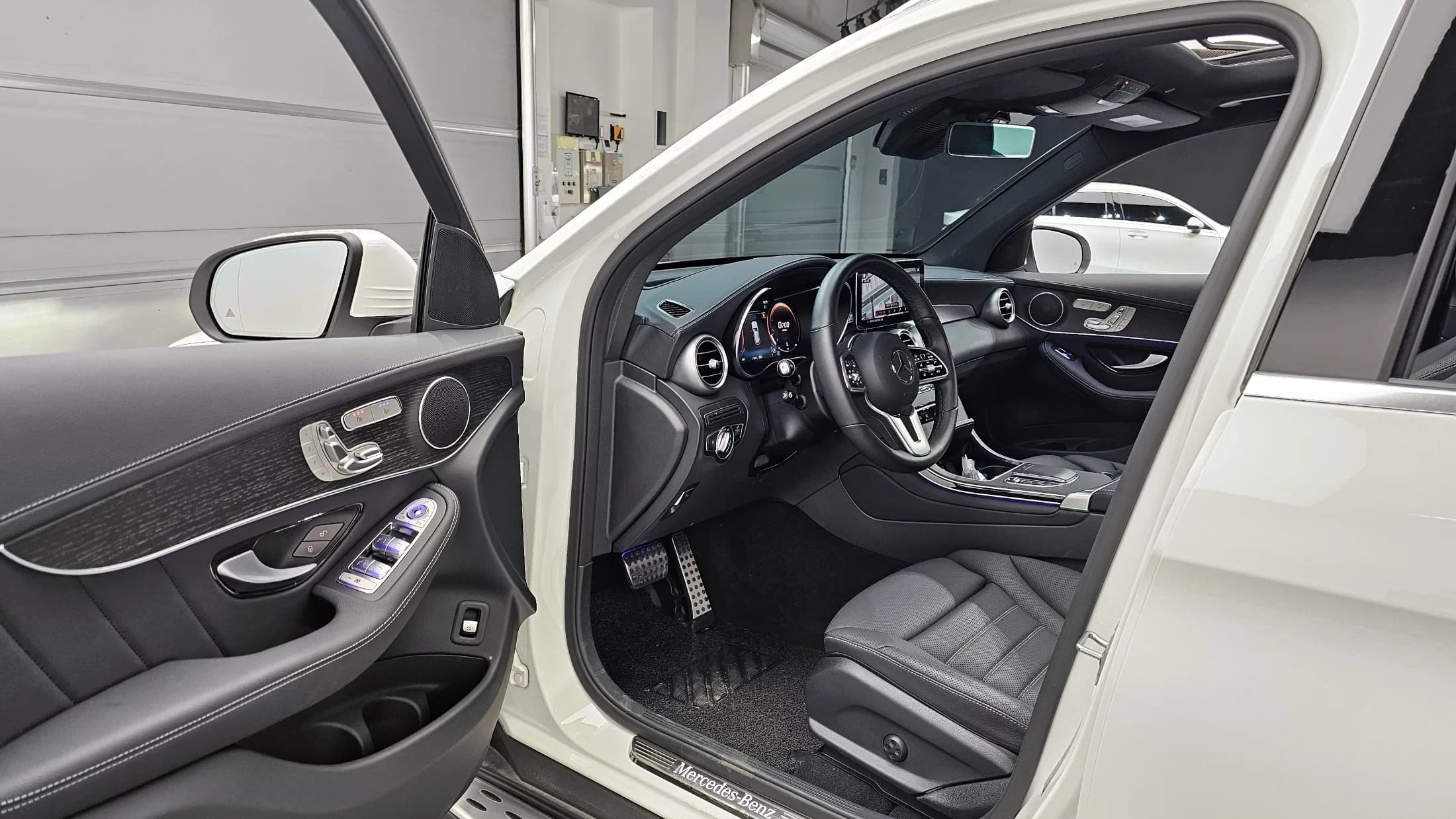 Mercedes-Benz GLC-Class GLC300 4MATIC, 2022 г. 7120 км. — фото 10