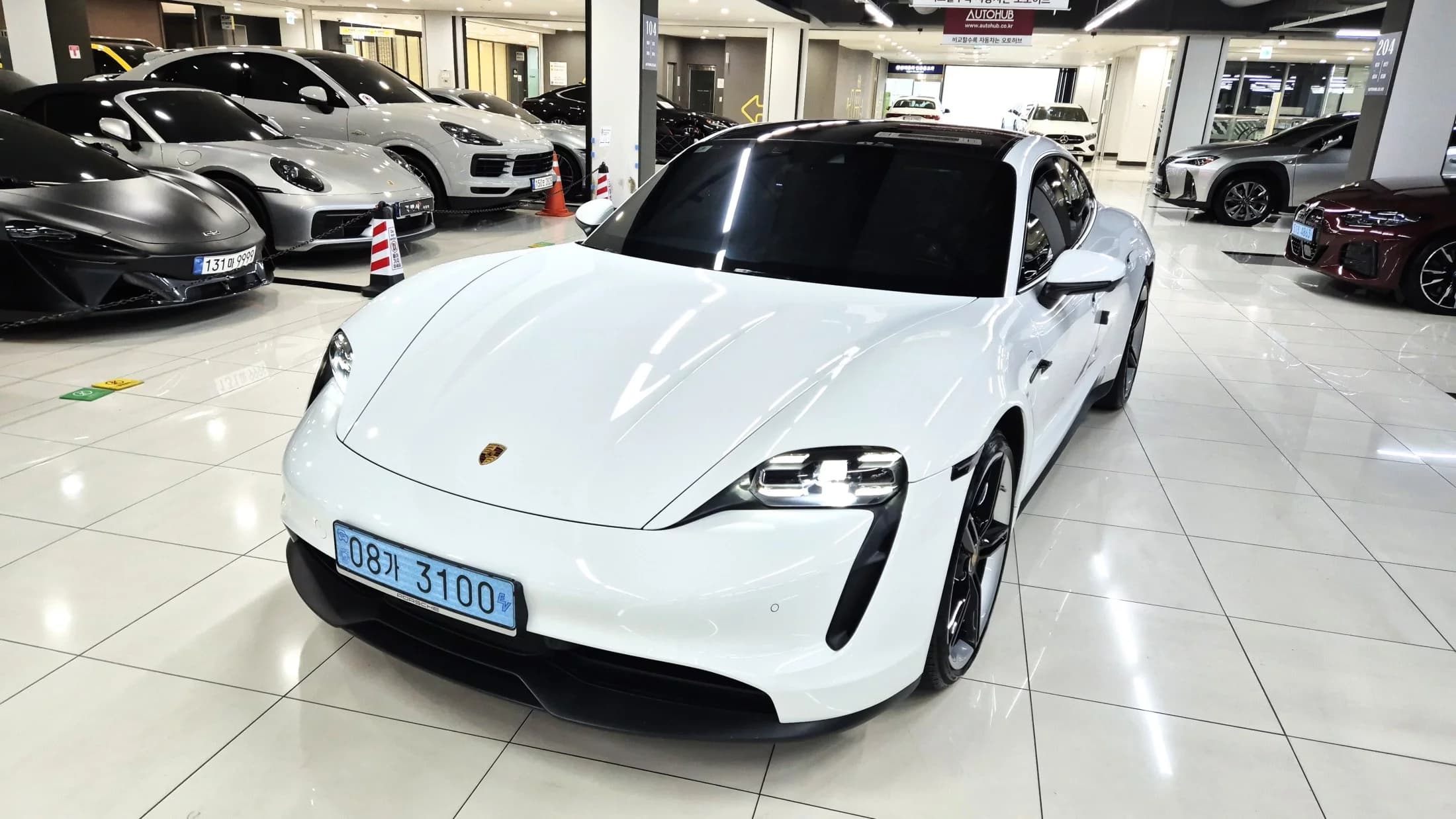 Porsche TAYCAN Base, электромобиль, 2023 г. 41546 км.