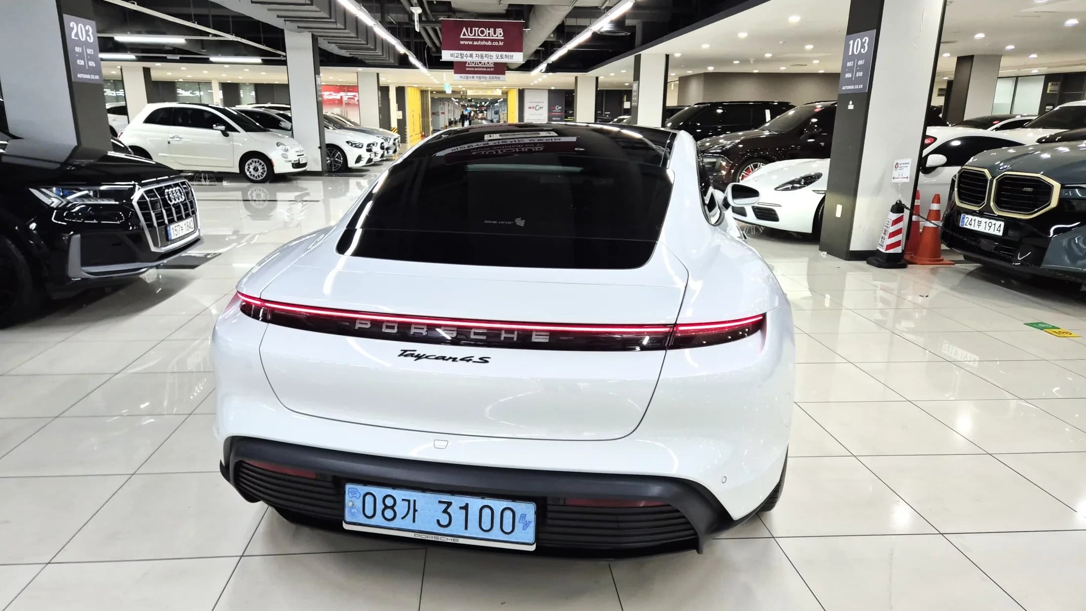 Porsche TAYCAN Base, электромобиль, 2023 г. 41546 км. — фото 4