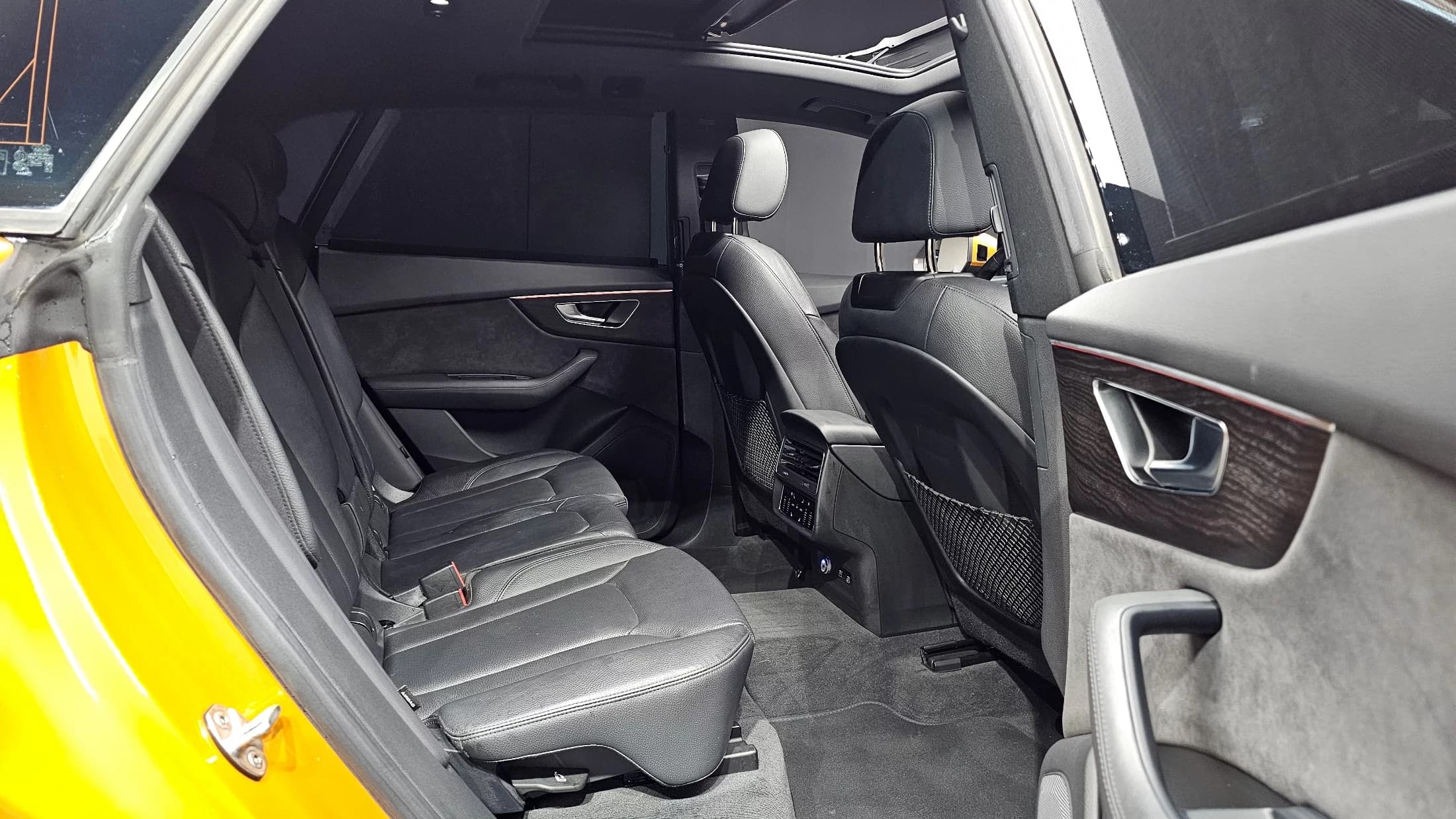 Audi Q8 45 TDI Quattro Premium, 2021 г. 56290 км. — фото 11