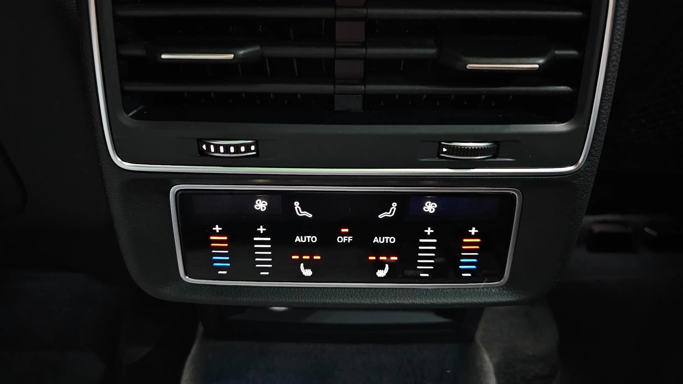 Audi Q8 45 TDI Quattro Premium, 2021 г. 56290 км. — фото 19