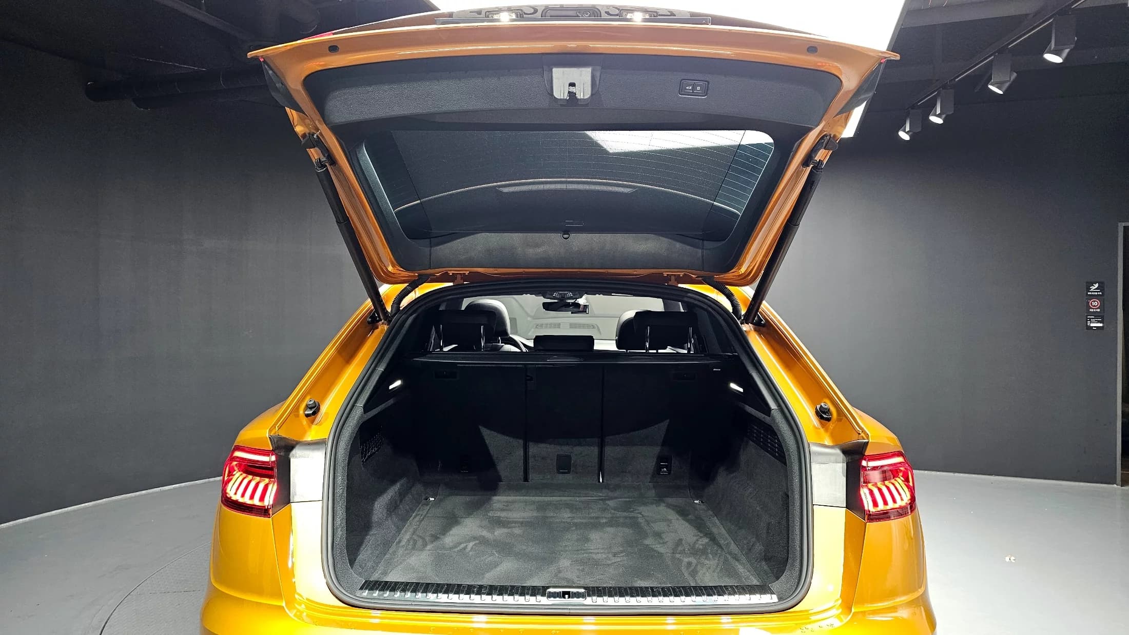 Audi Q8 45 TDI Quattro Premium, 2021 г. 56290 км. — фото 20
