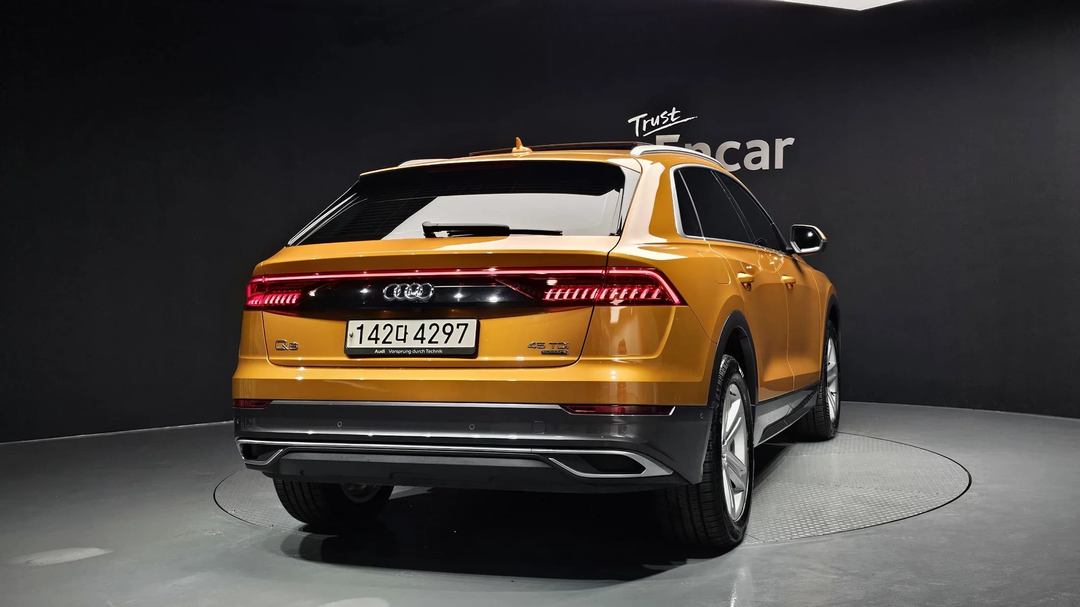 Audi Q8 45 TDI Quattro Premium, 2021 г. 56290 км. — фото 4