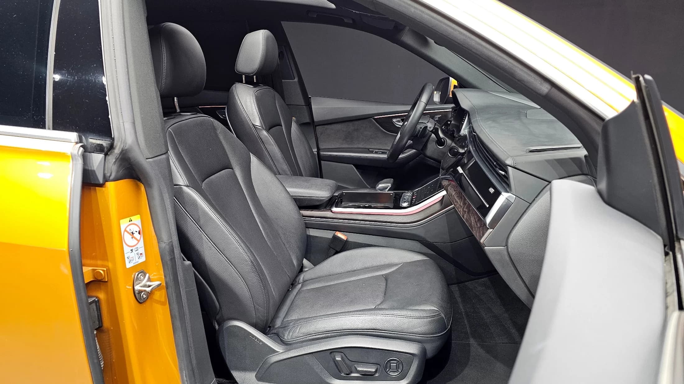 Audi Q8 45 TDI Quattro Premium, 2021 г. 56290 км. — фото 10